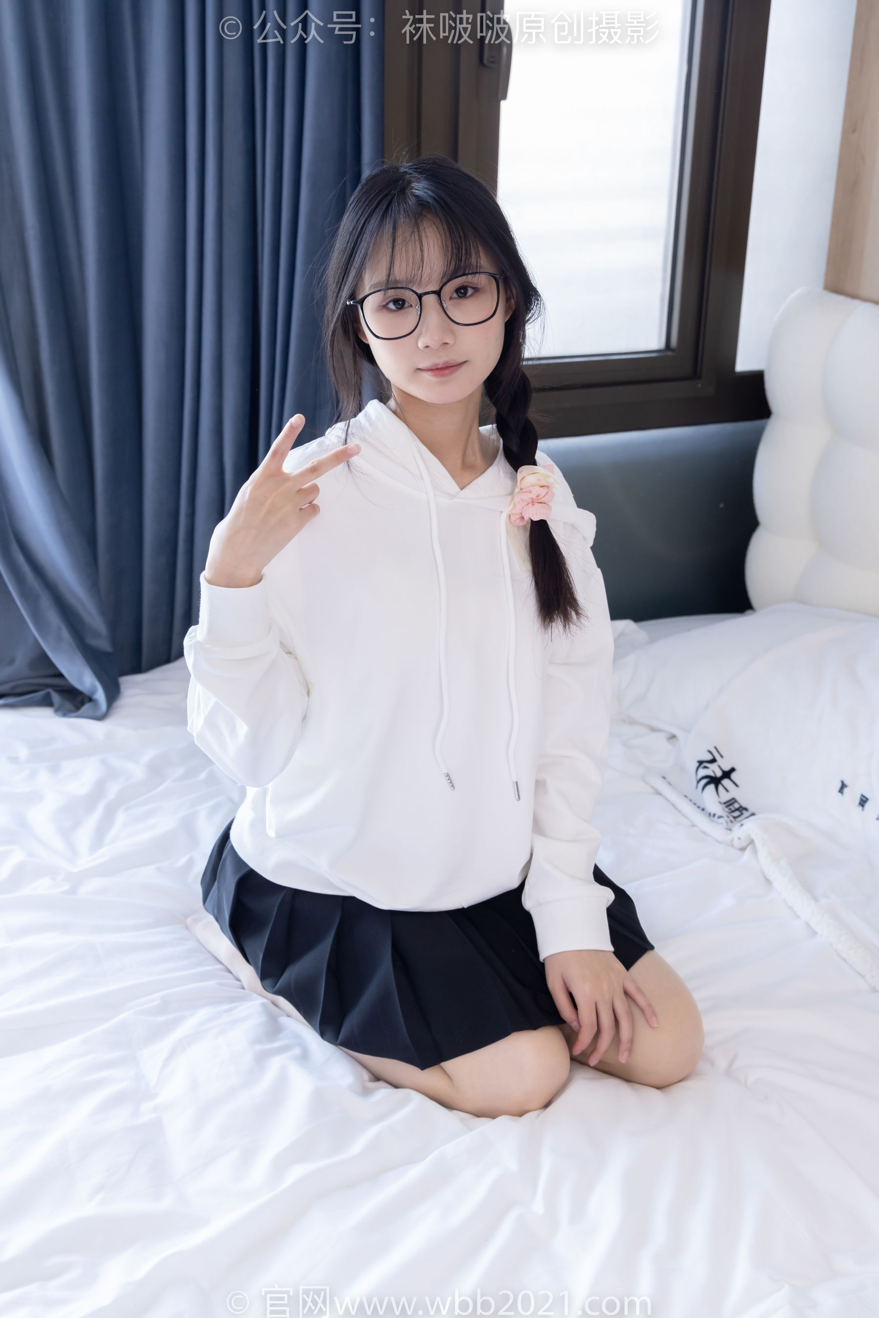 BoBoSocks袜啵啵 No.368 甜甜圈 -运动鞋、白棉袜、油亮肉丝