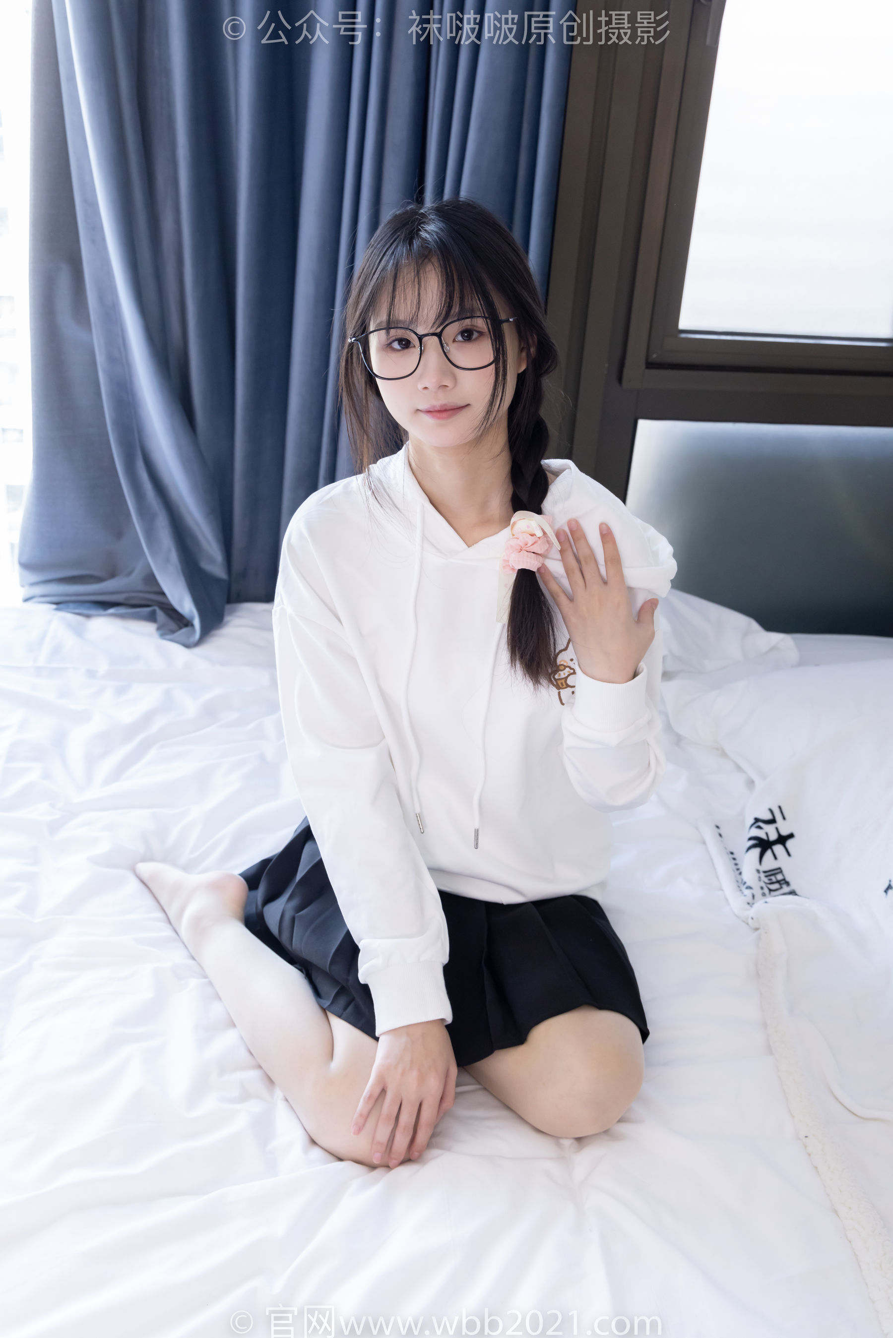 BoBoSocks袜啵啵 No.368 甜甜圈 -运动鞋、白棉袜、油亮肉丝