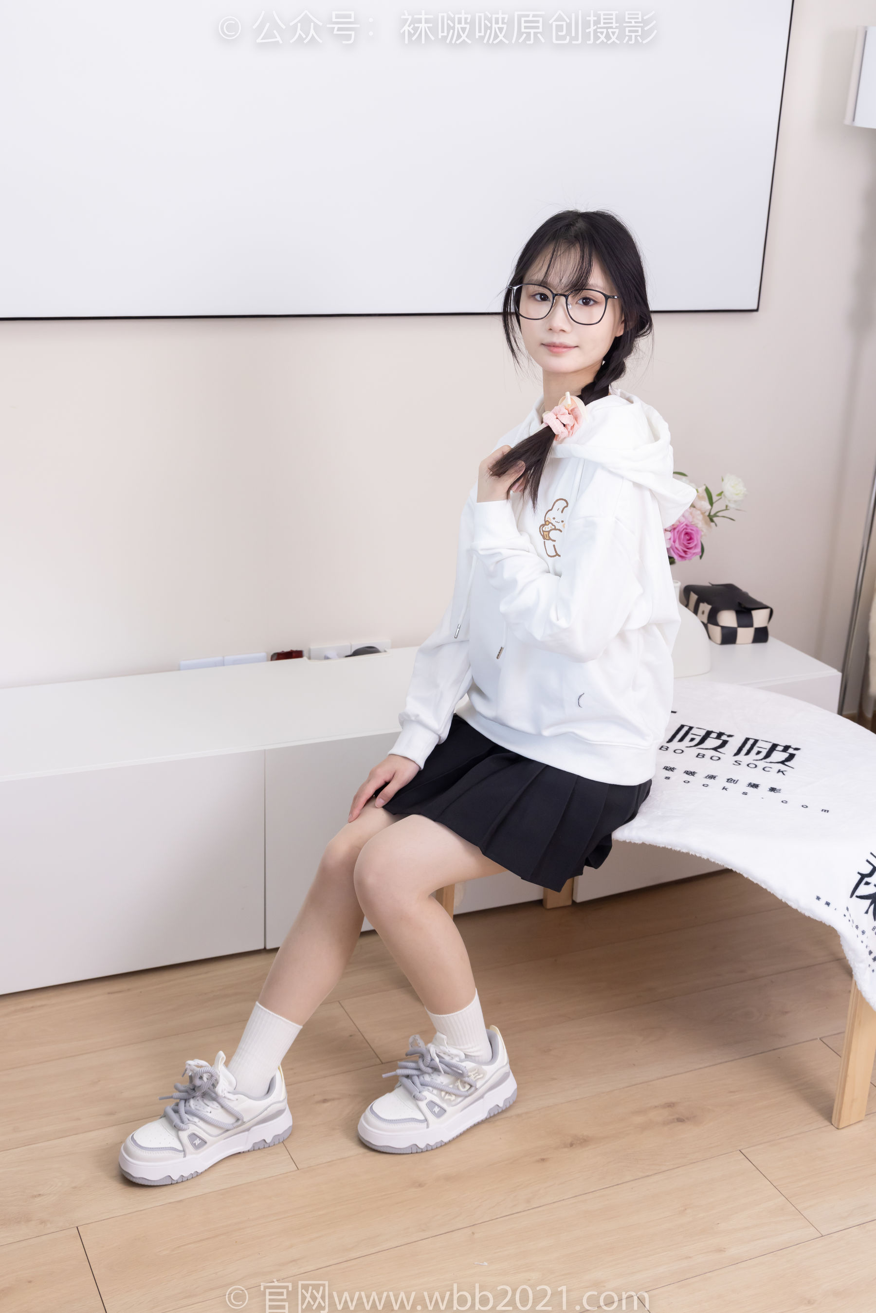 BoBoSocks袜啵啵 No.368 甜甜圈 -运动鞋、白棉袜、油亮肉丝