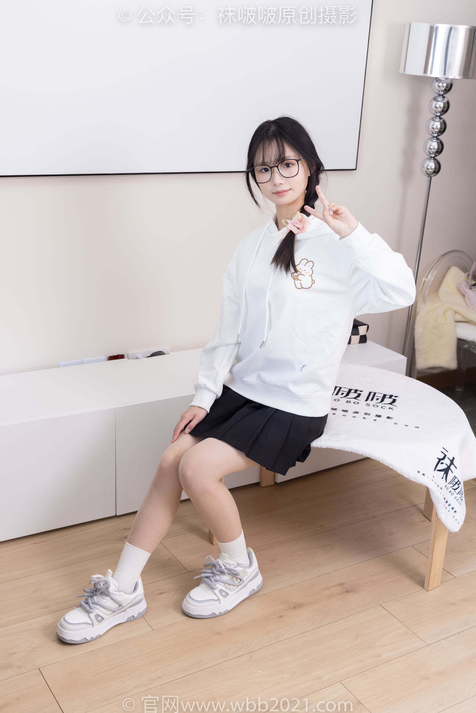 BoBoSocks袜啵啵 No.368 甜甜圈 -运动鞋、白棉袜、油亮肉丝