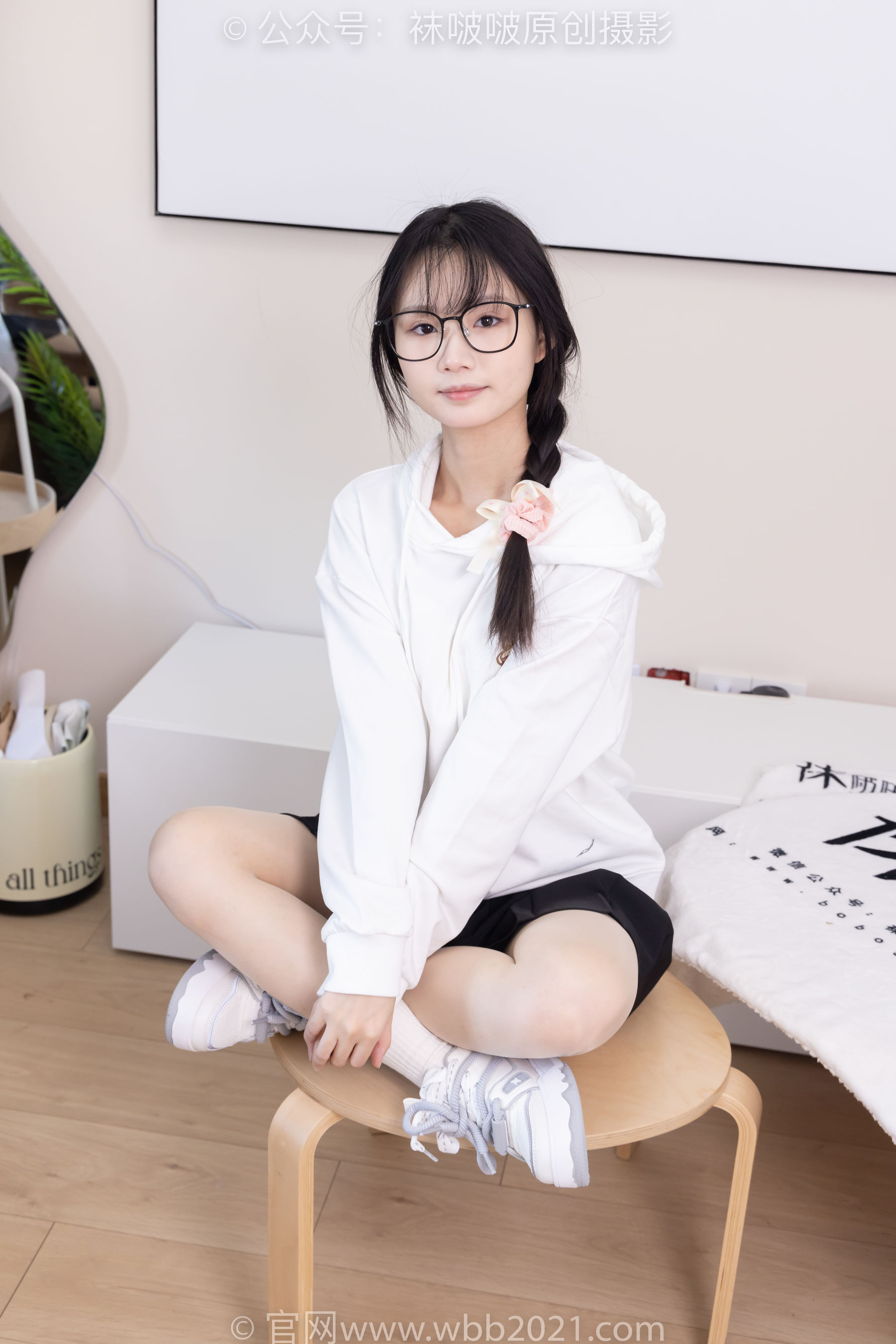 BoBoSocks袜啵啵 No.368 甜甜圈 -运动鞋、白棉袜、油亮肉丝