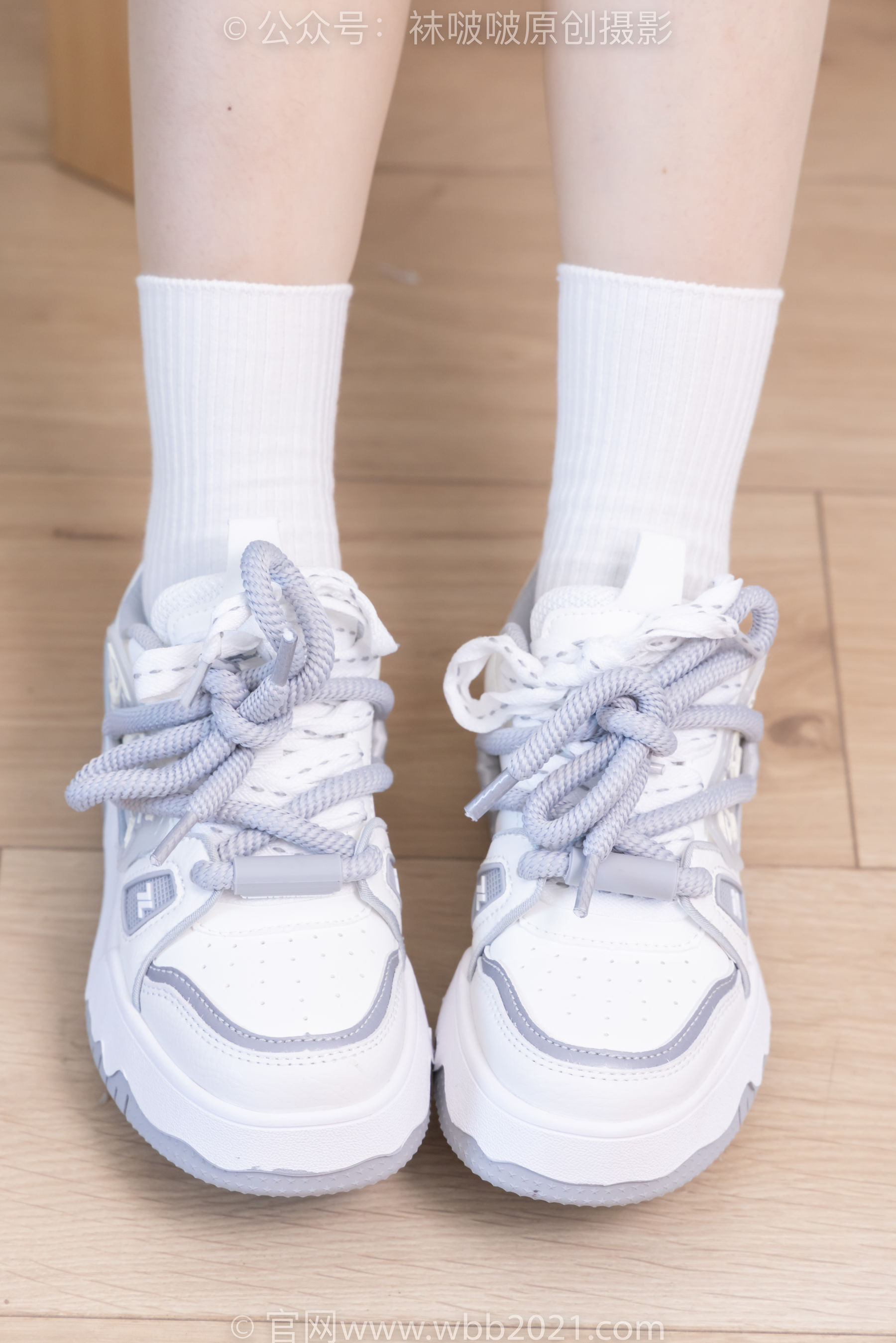 BoBoSocks袜啵啵 No.368 甜甜圈 -运动鞋、白棉袜、油亮肉丝