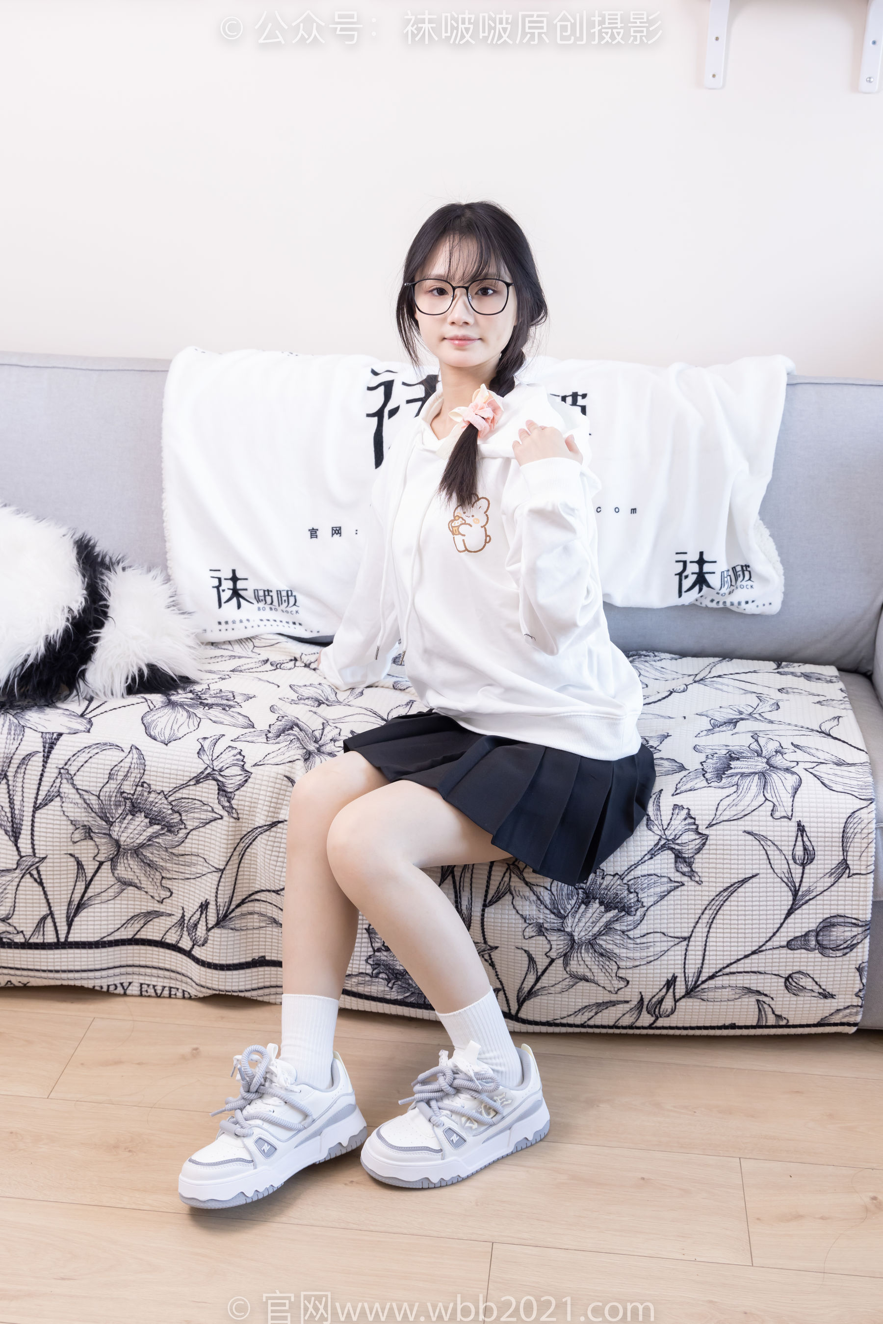 BoBoSocks袜啵啵 No.368 甜甜圈 -运动鞋、白棉袜、油亮肉丝