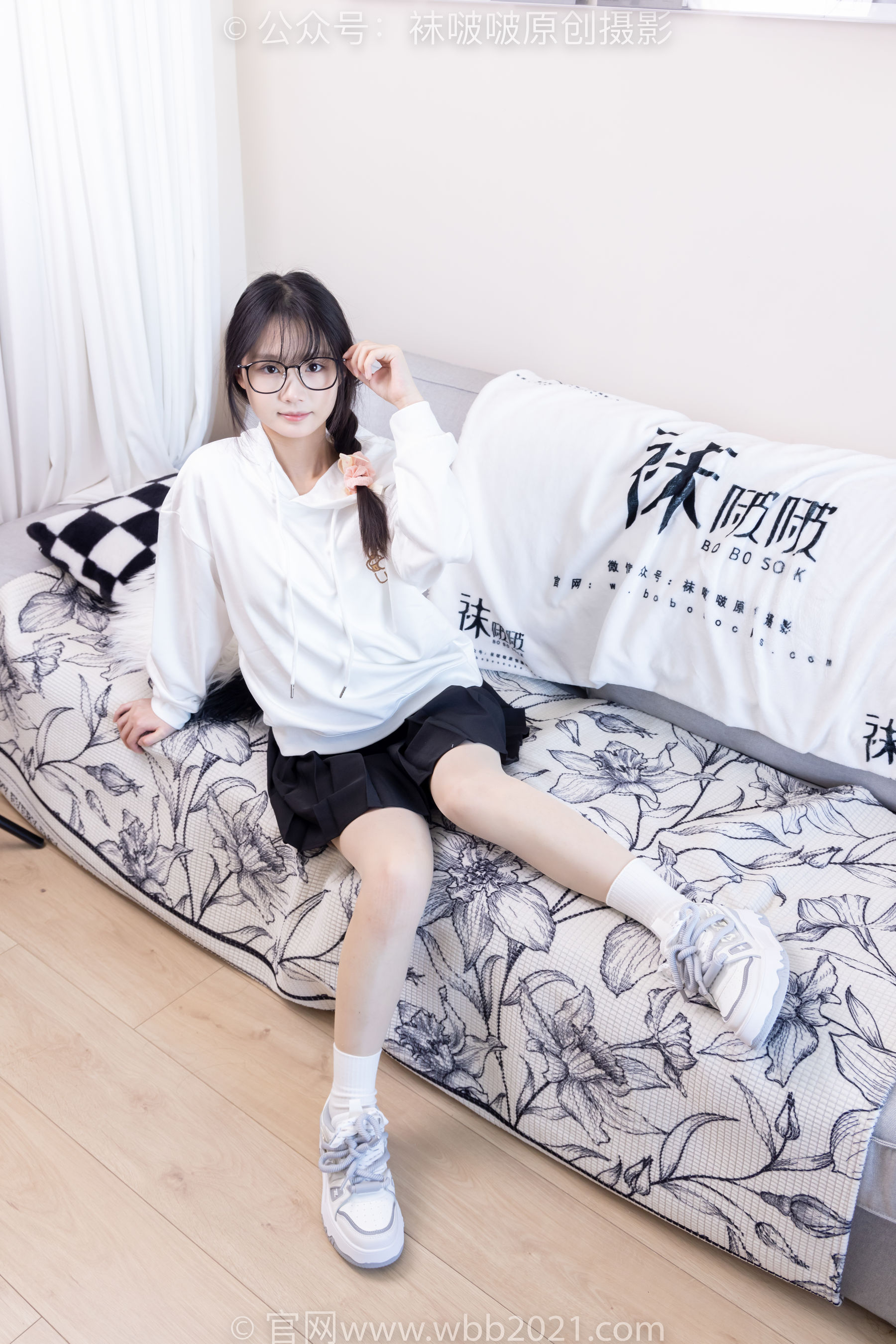 BoBoSocks袜啵啵 No.368 甜甜圈 -运动鞋、白棉袜、油亮肉丝