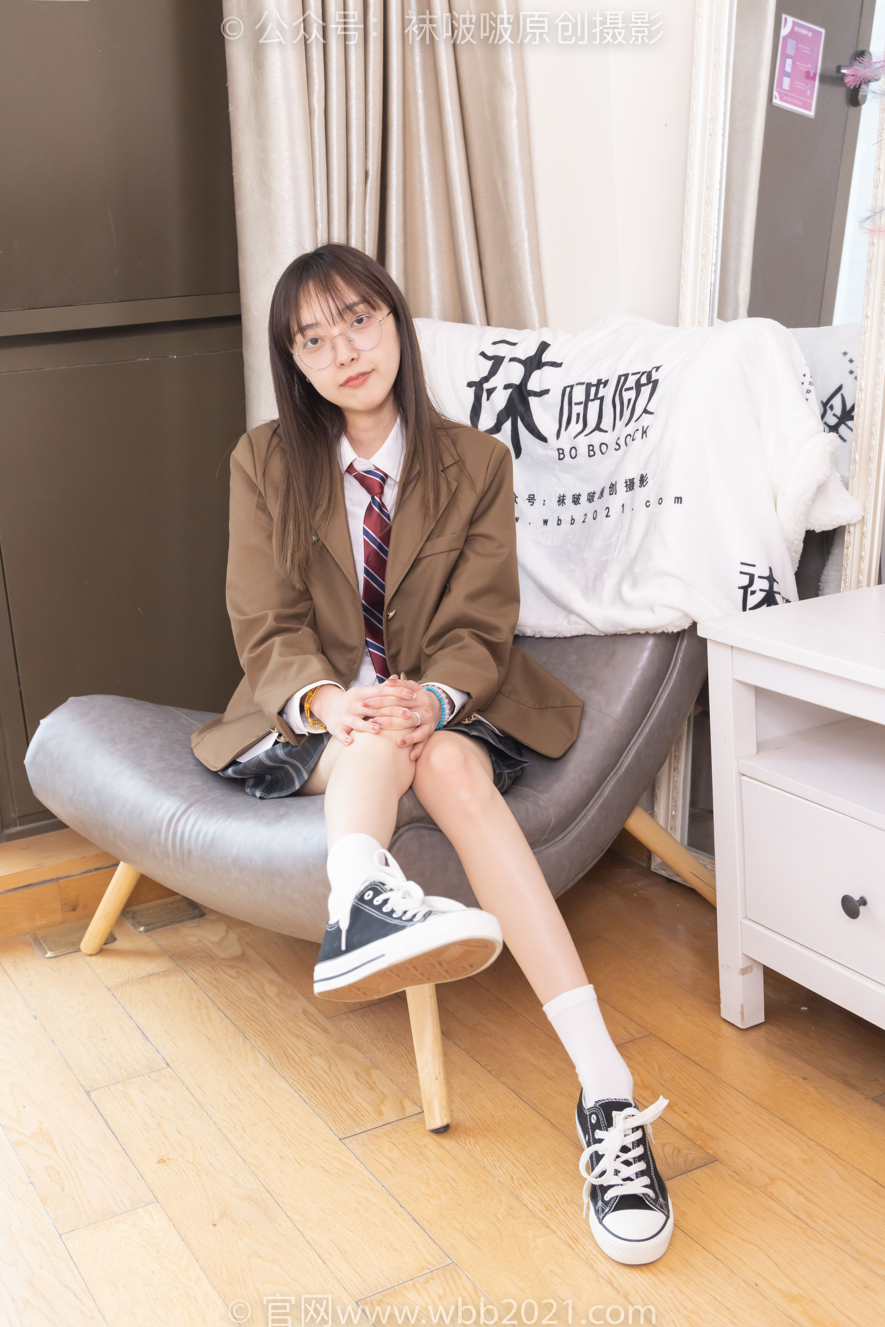 BoBoSocks袜啵啵 No.370 稚予 -板鞋、白棉袜、灰色棉船袜