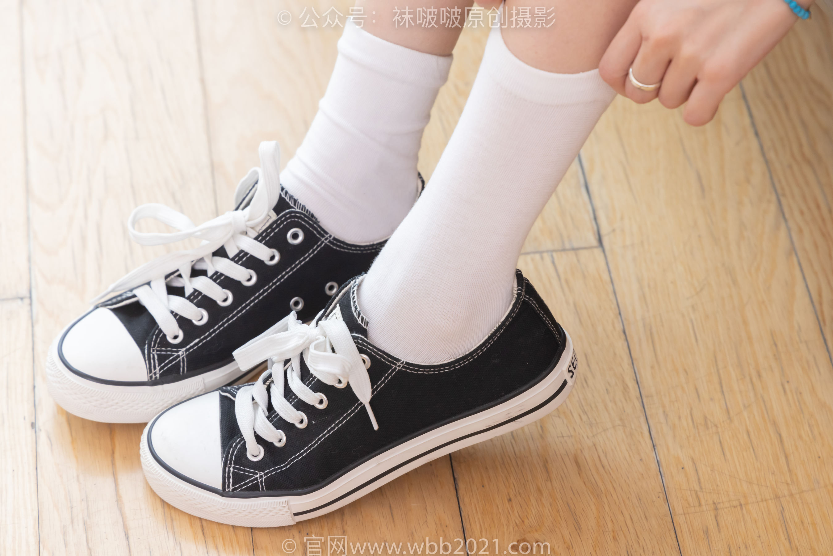 BoBoSocks袜啵啵 No.370 稚予 -板鞋、白棉袜、灰色棉船袜
