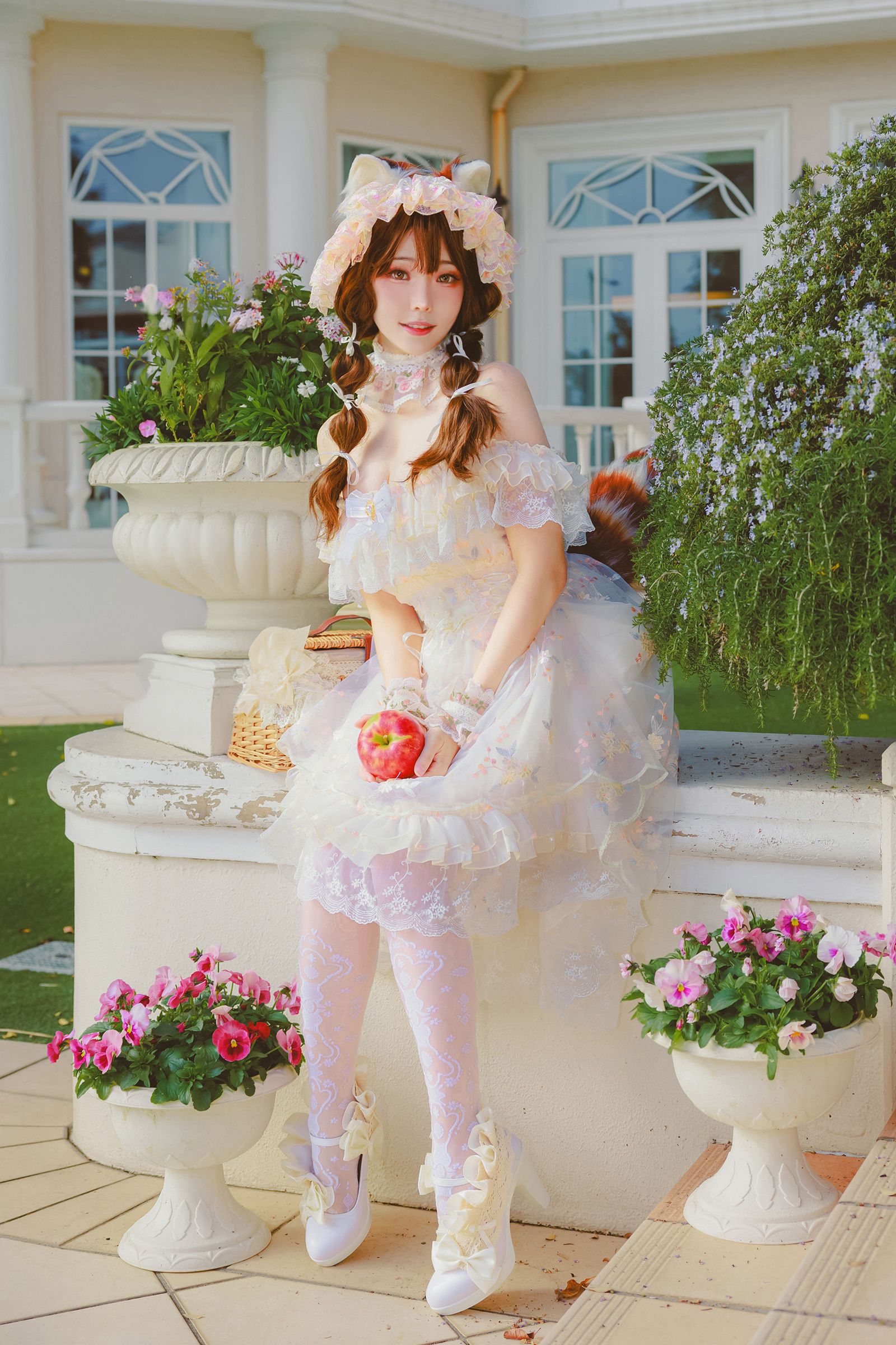 Ely_eee (ElyEE子) - Red panda & Apple 小熊貓蘋果香