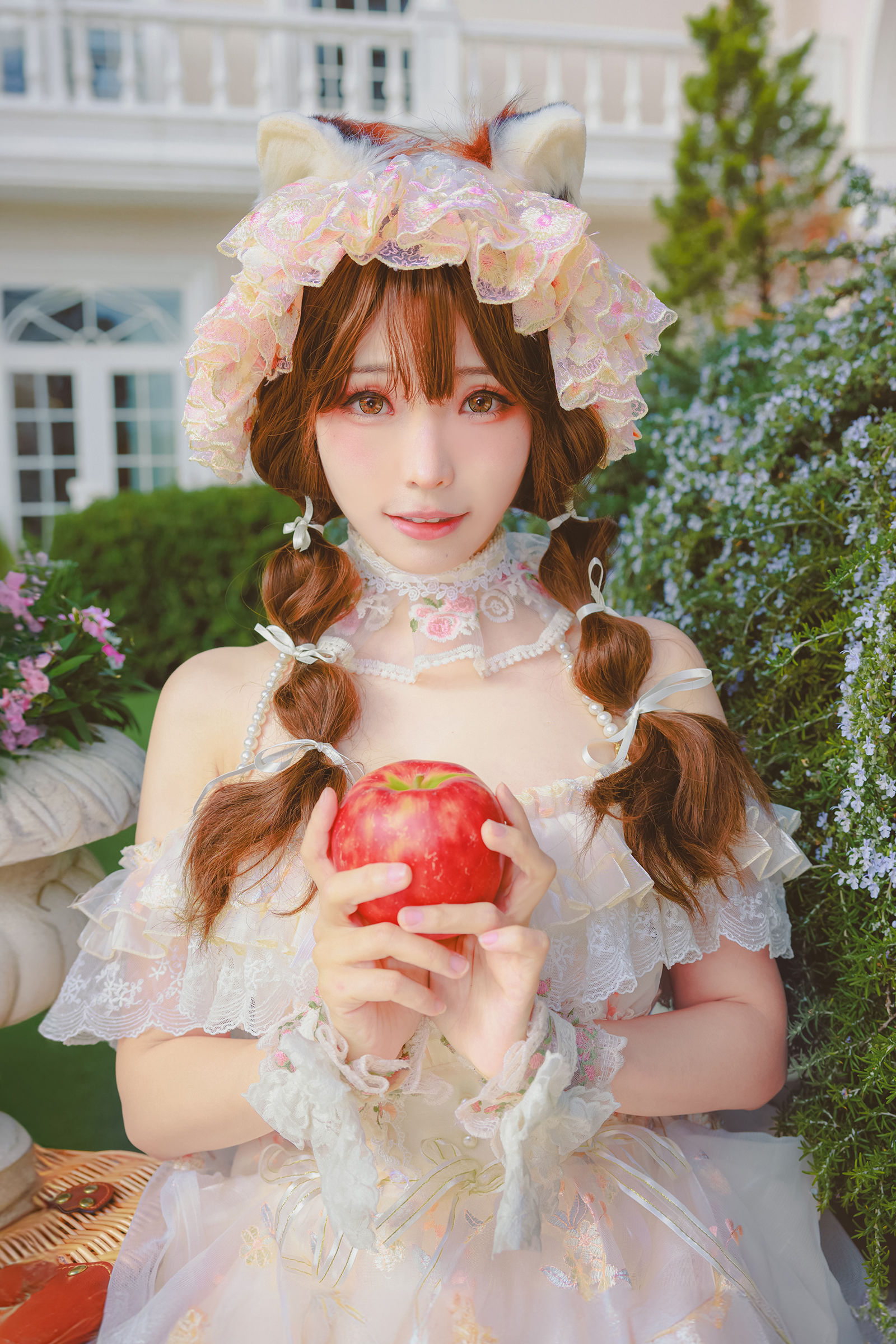 Ely_eee (ElyEE子) - Red panda & Apple 小熊貓蘋果香