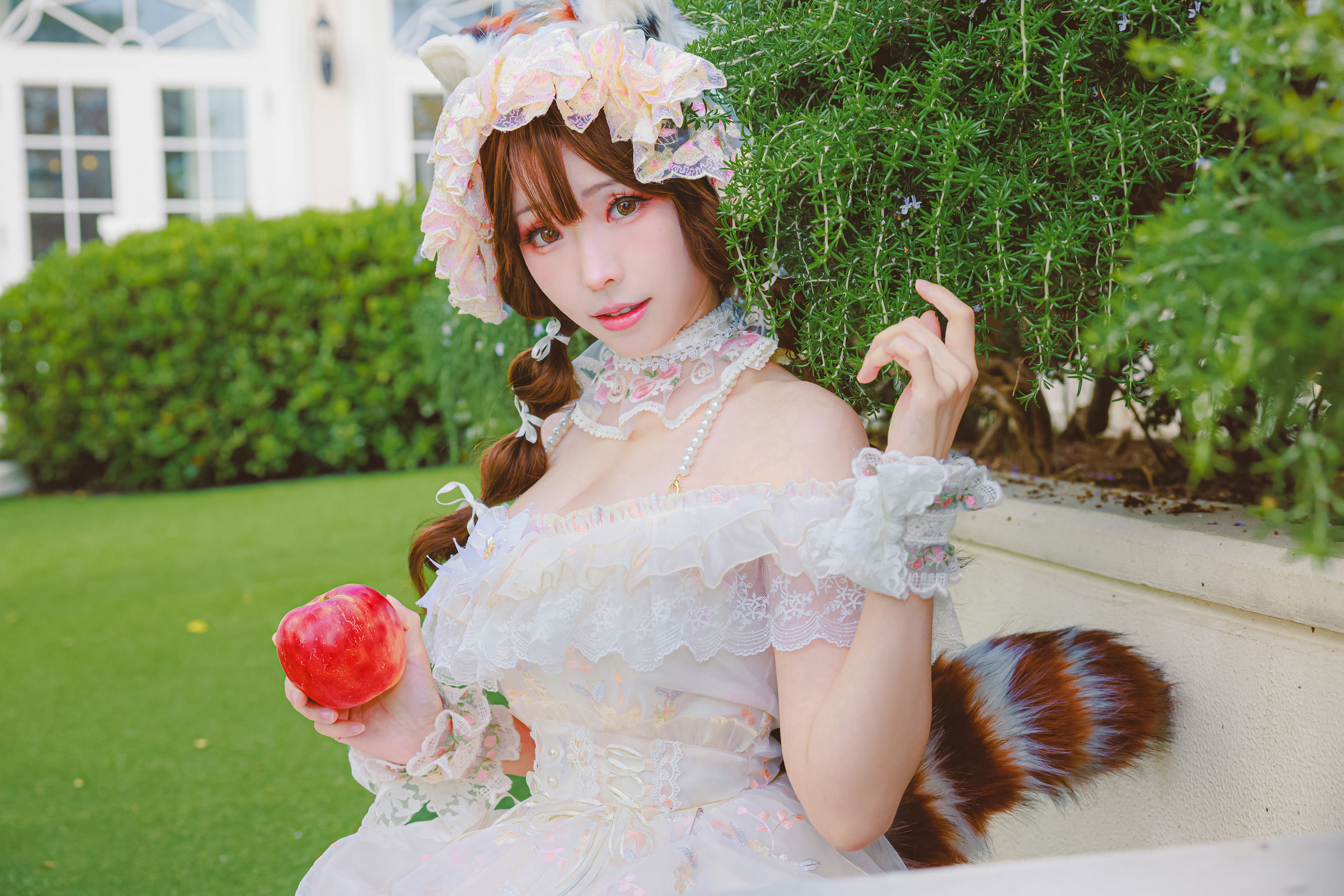 Ely_eee (ElyEE子) - Red panda & Apple 小熊貓蘋果香