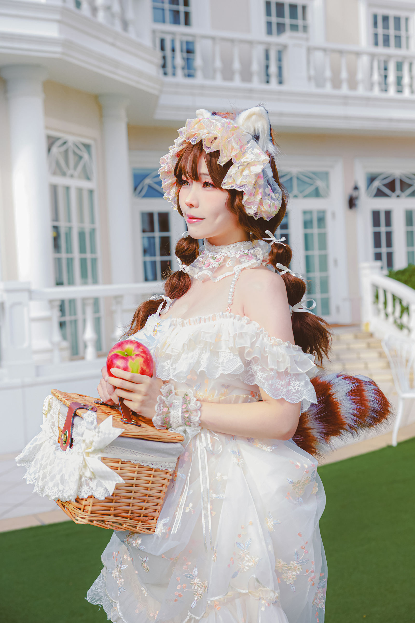 Ely_eee (ElyEE子) - Red panda & Apple 小熊貓蘋果香