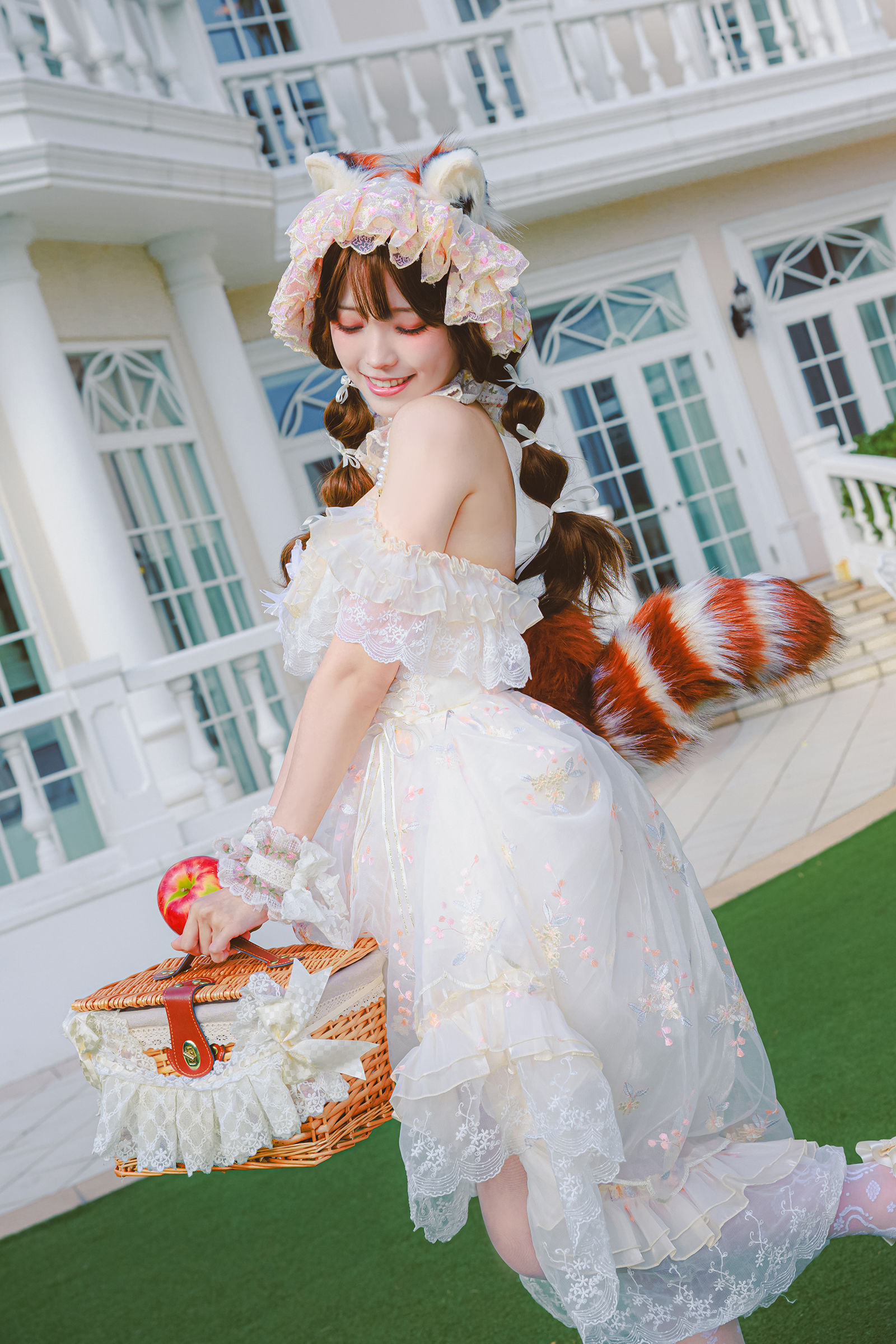 Ely_eee (ElyEE子) - Red panda & Apple 小熊貓蘋果香