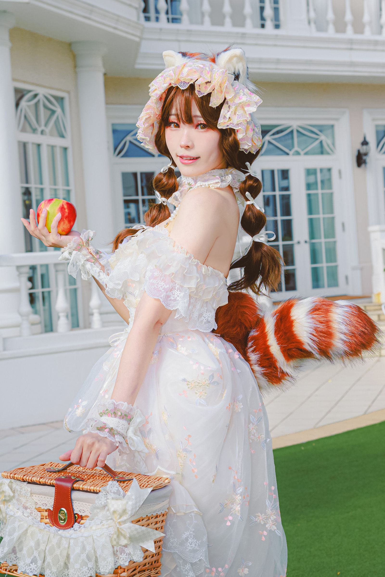 Ely_eee (ElyEE子) - Red panda & Apple 小熊貓蘋果香