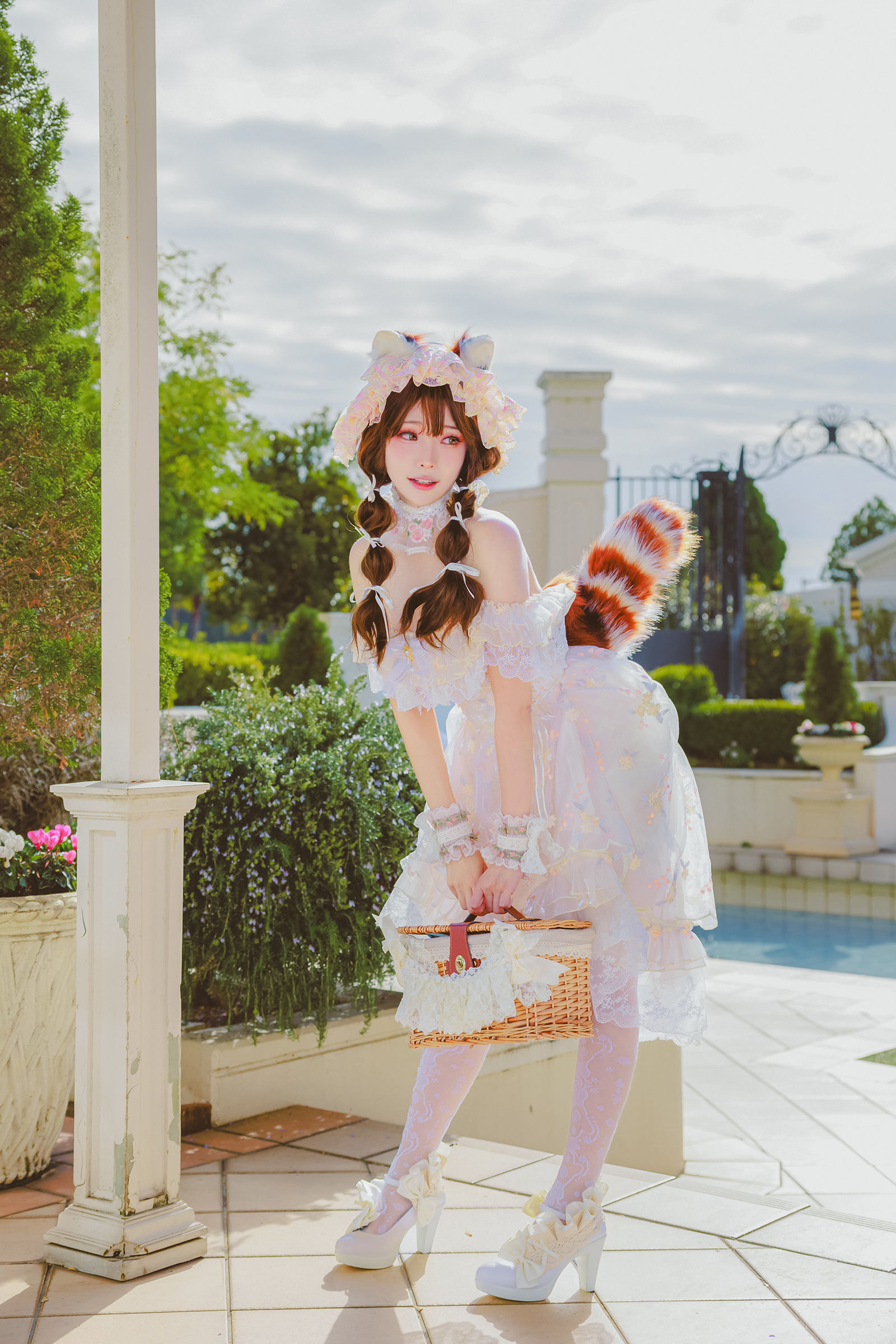 Ely_eee (ElyEE子) - Red panda & Apple 小熊貓蘋果香