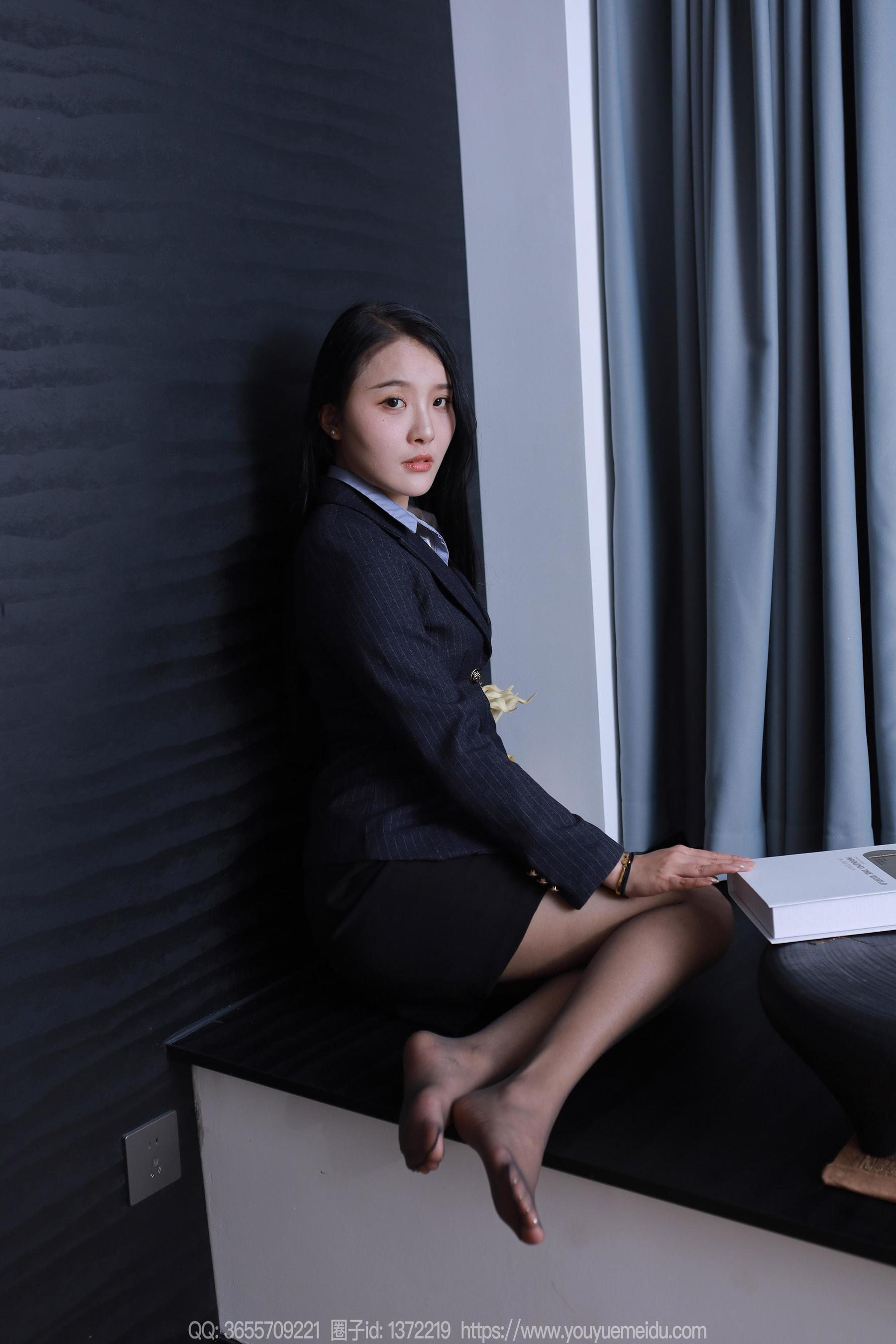 IESS异思趣向 - 模特： 婉萍 《黑丝秘书》