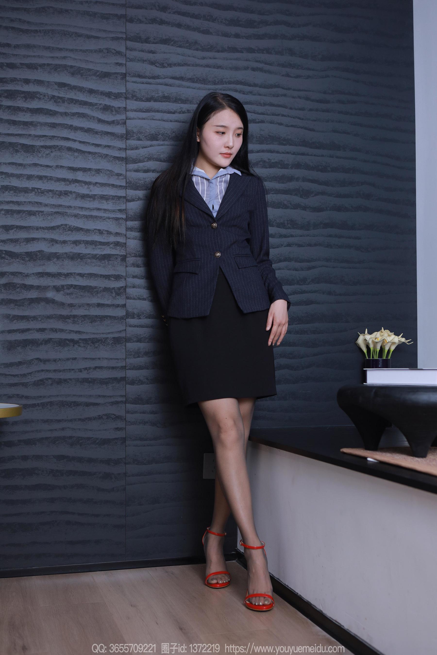 IESS异思趣向 - 模特： 婉萍 《黑丝秘书》