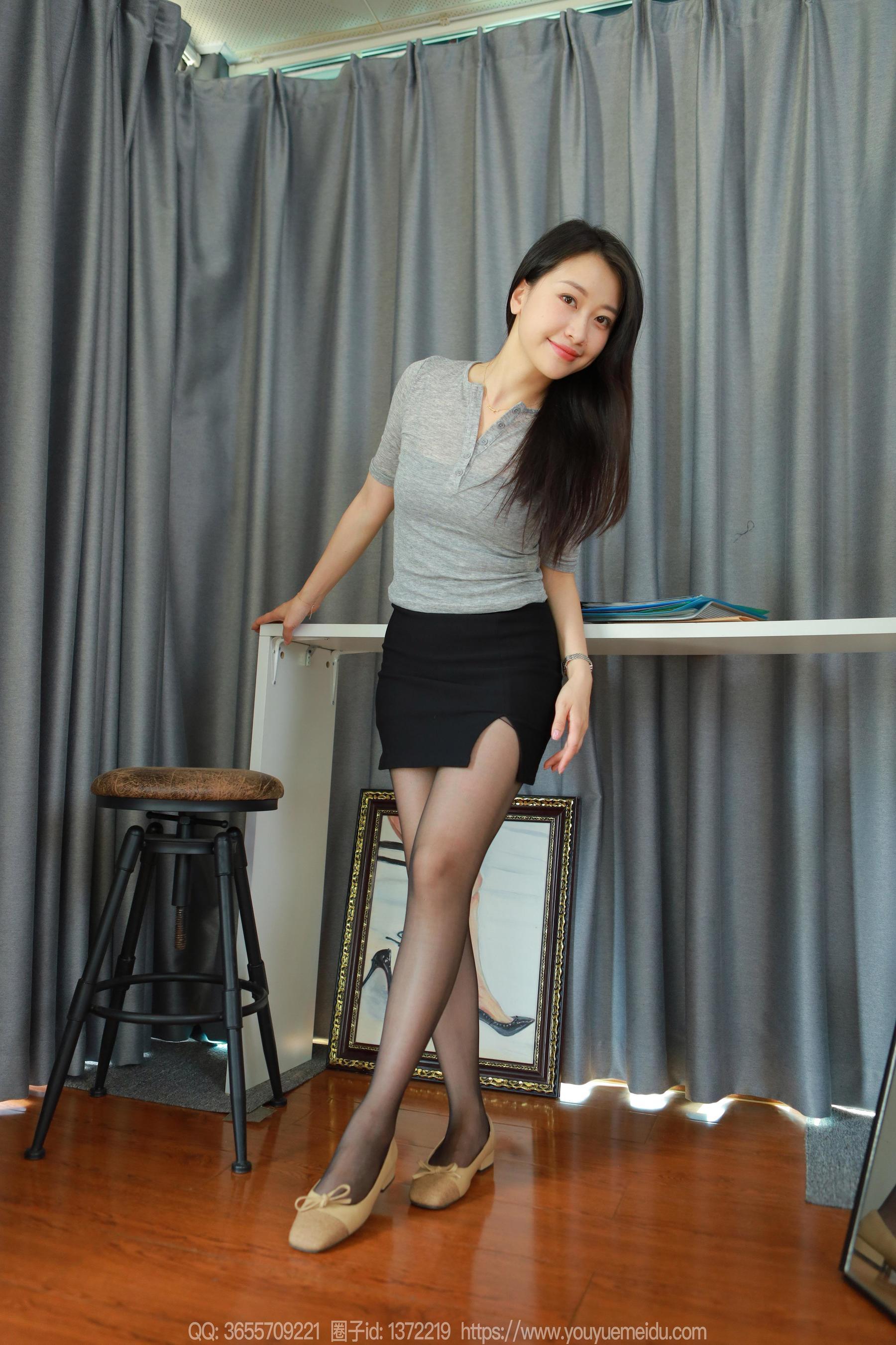 IESS异思趣向 - 模特： 小婕 《黑丝短裙（上）》