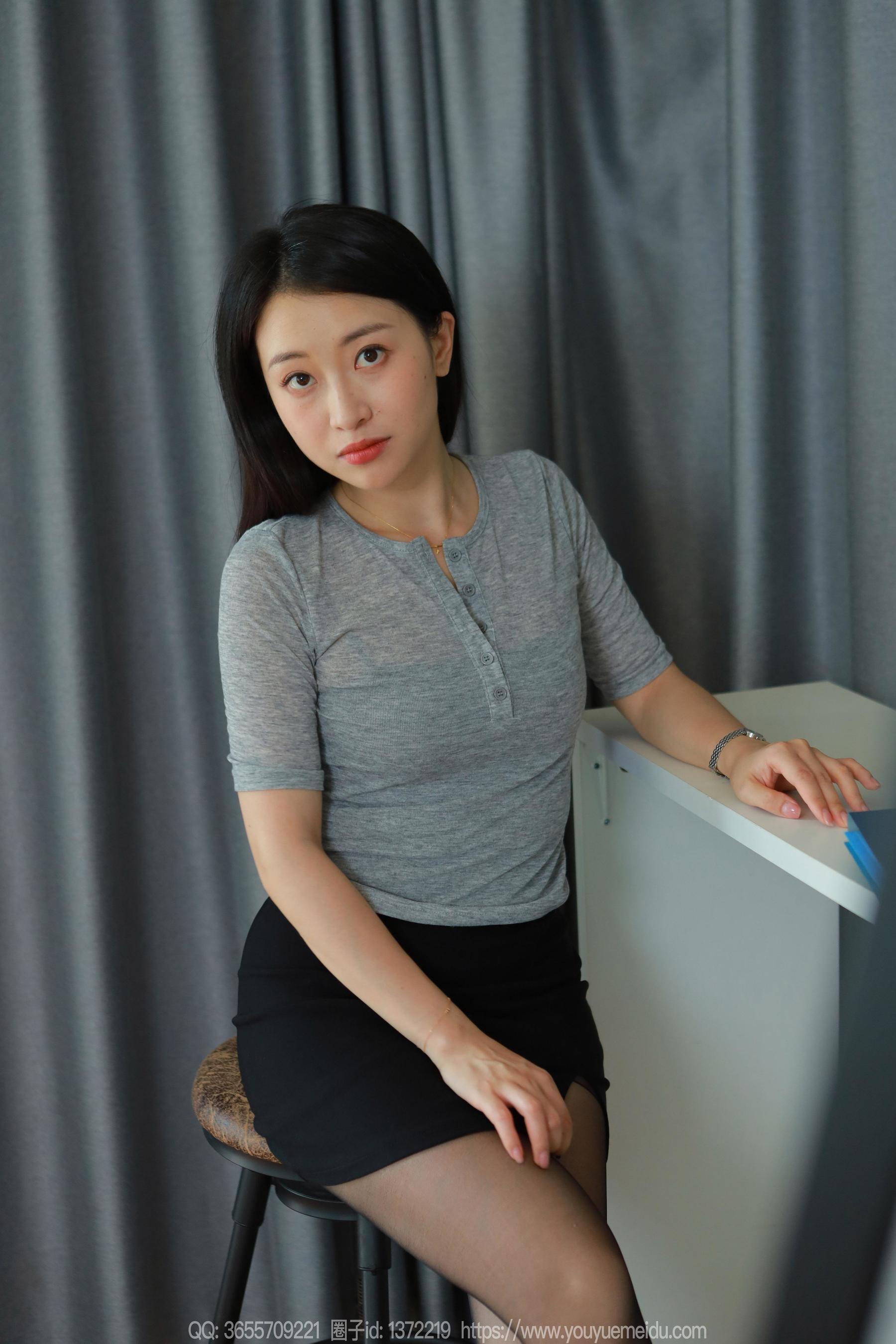 IESS异思趣向 - 模特： 小婕 《黑丝短裙（上）》