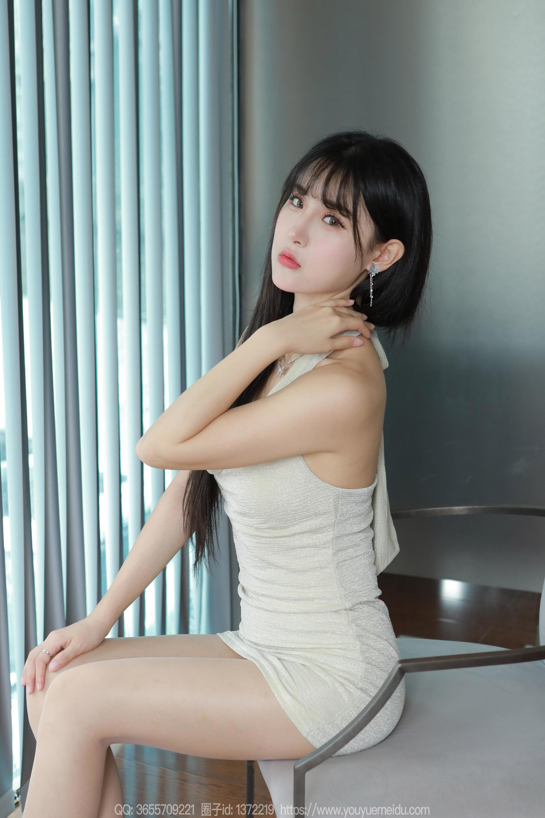 IESS异思趣向 - 模特： 小宝 《挂脖包臀裙》
