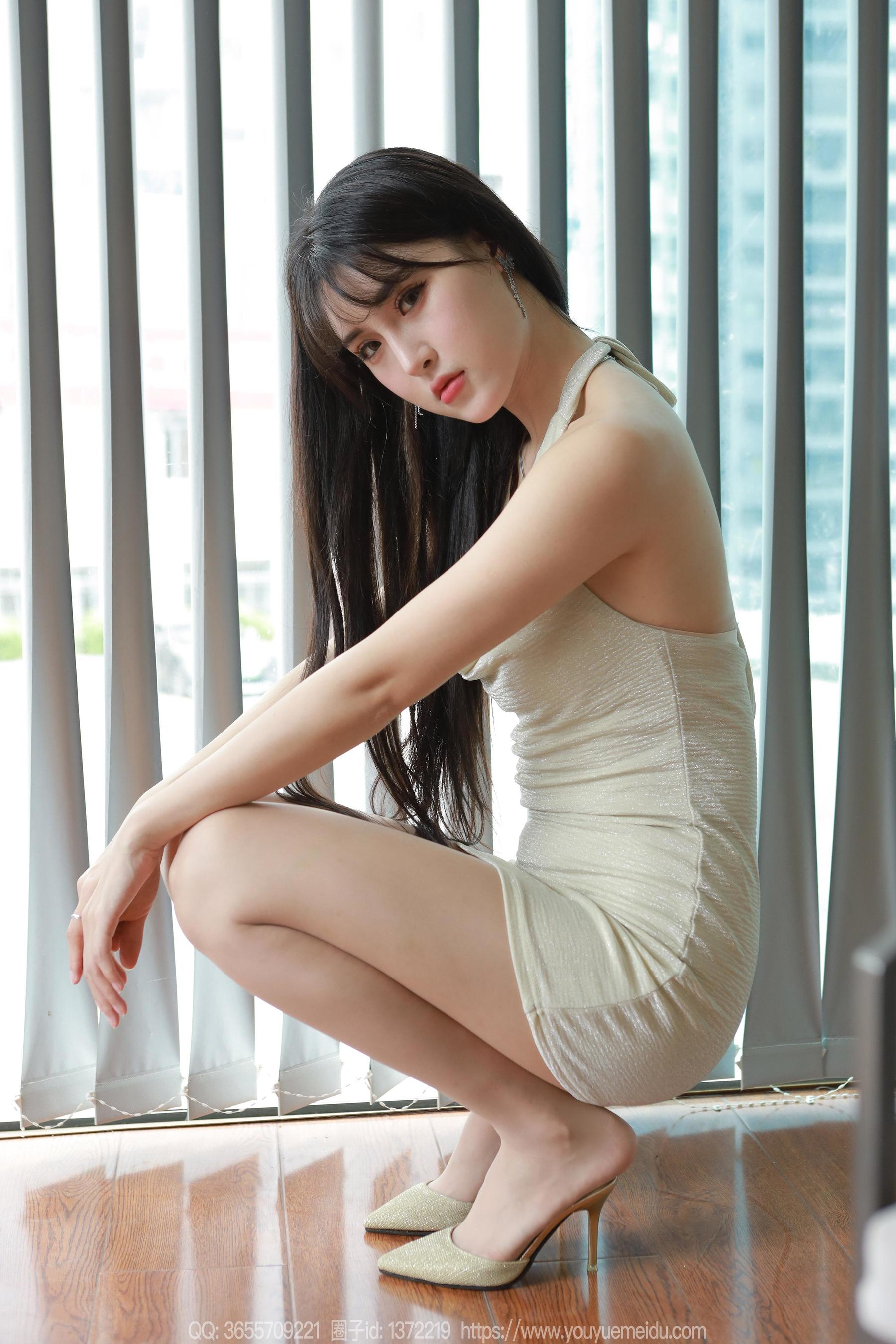 IESS异思趣向 - 模特： 小宝 《挂脖包臀裙》