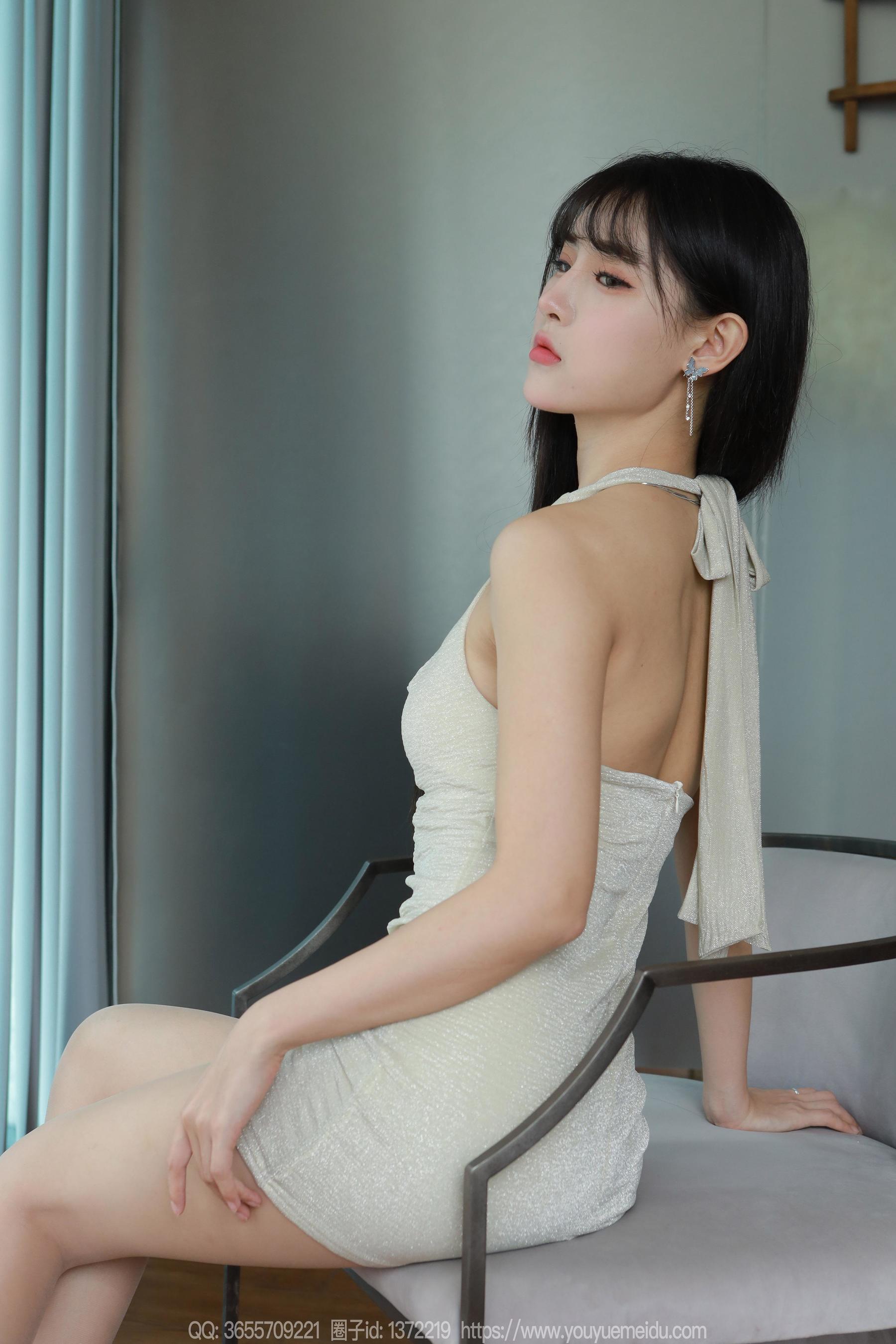 IESS异思趣向 - 模特： 小宝 《挂脖包臀裙》