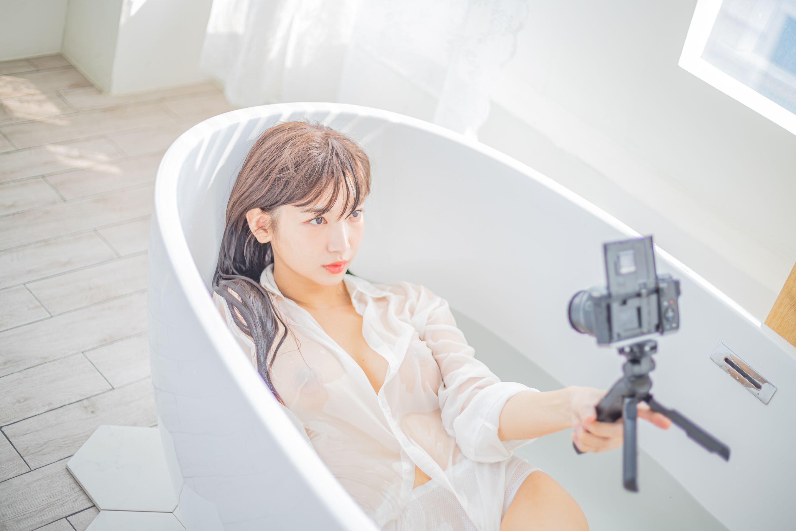 Leezy - Secret Web APRIL