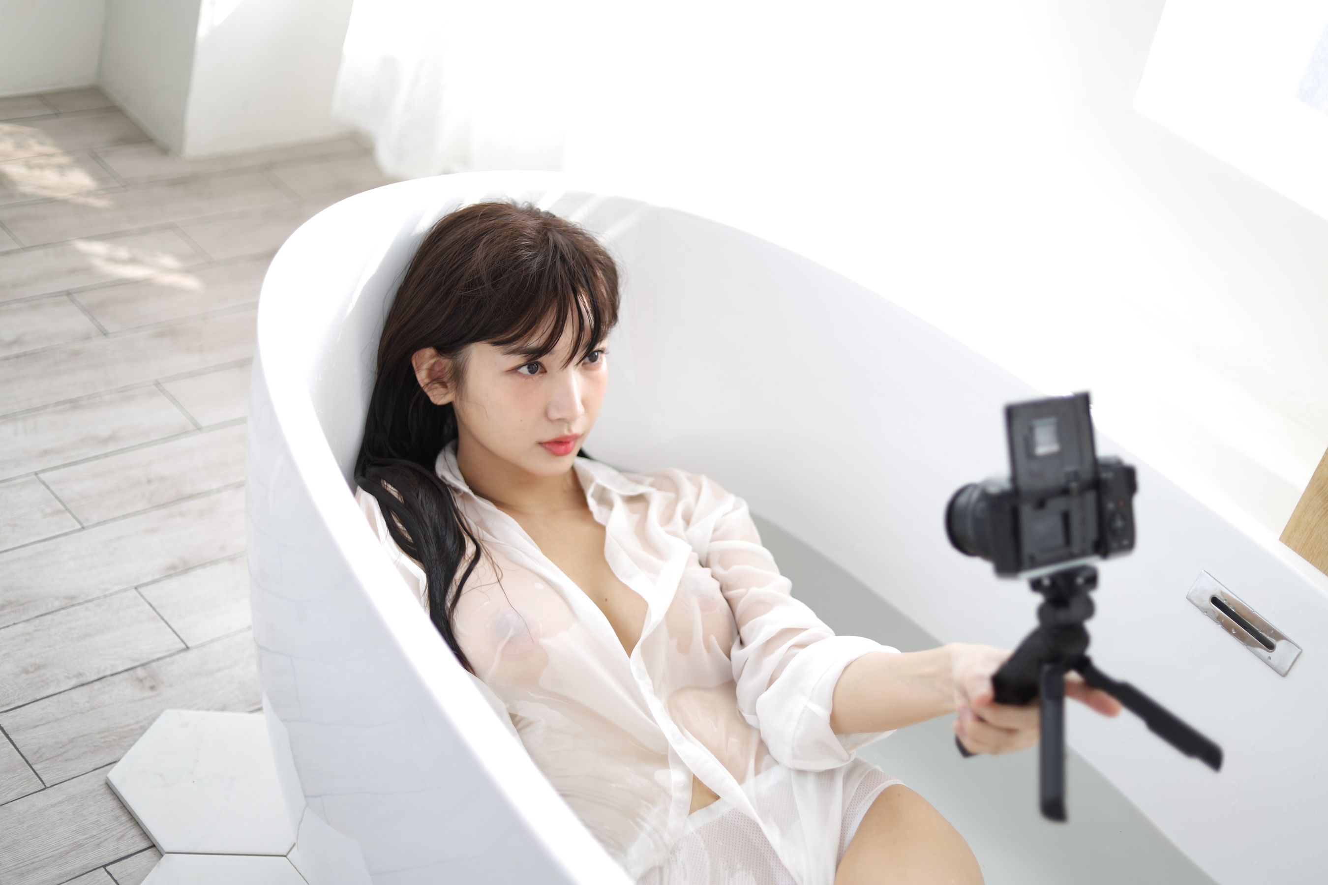 Leezy - Secret Web APRIL