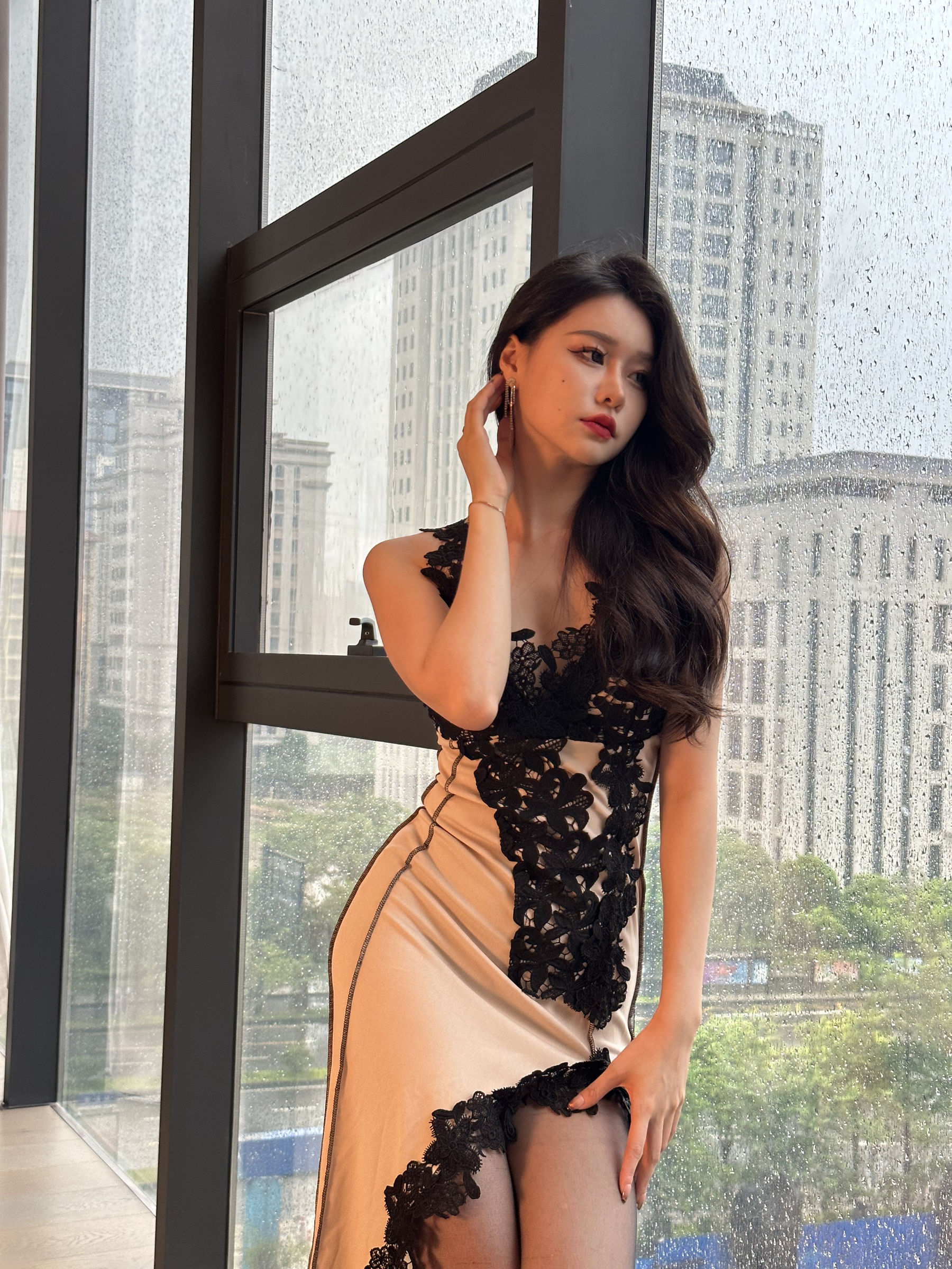 Sia不吃鱼 - 细腰翘臀黑丝