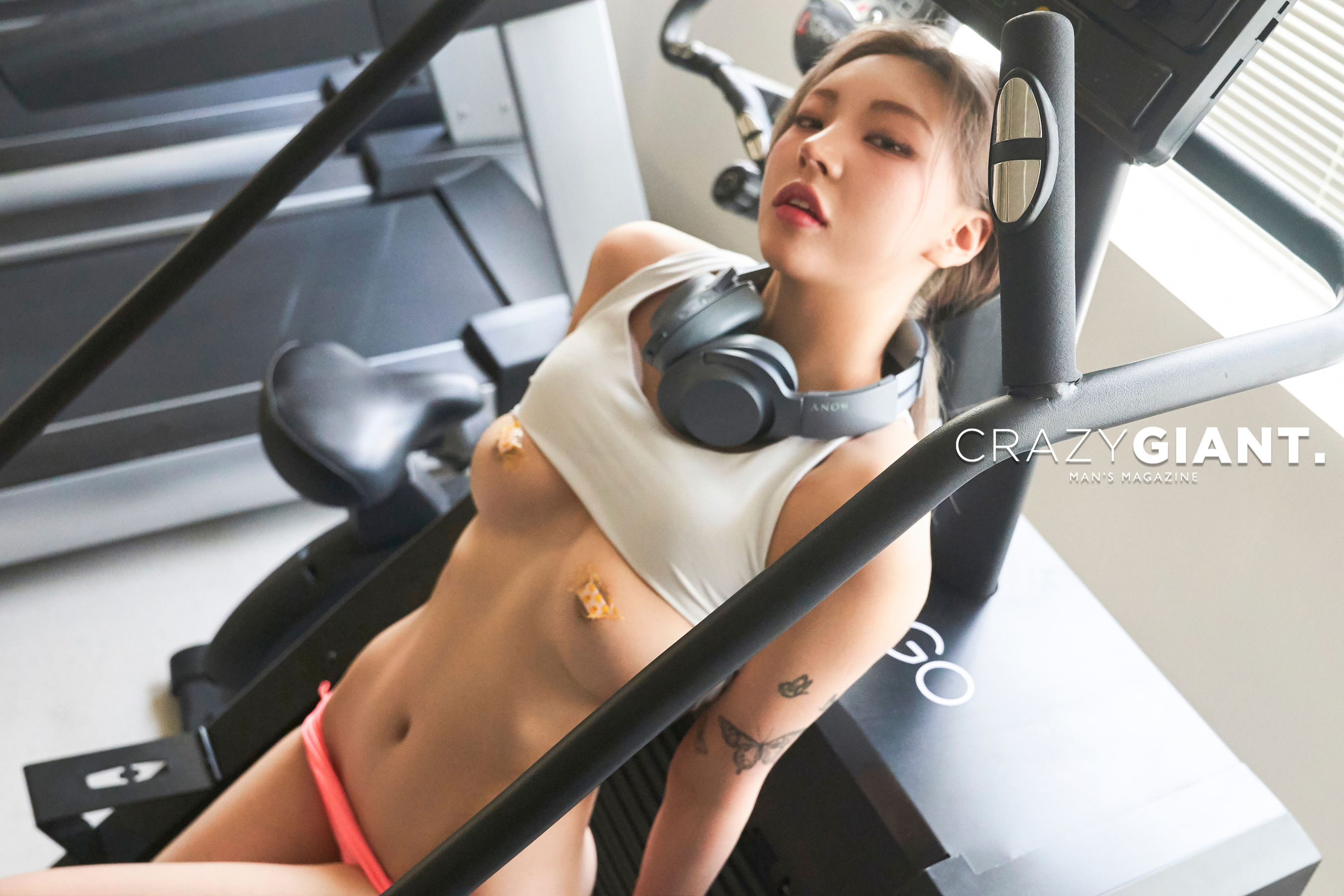 [CRAZY GIANT] Yeo Eun - Leggings Girl In The Gym