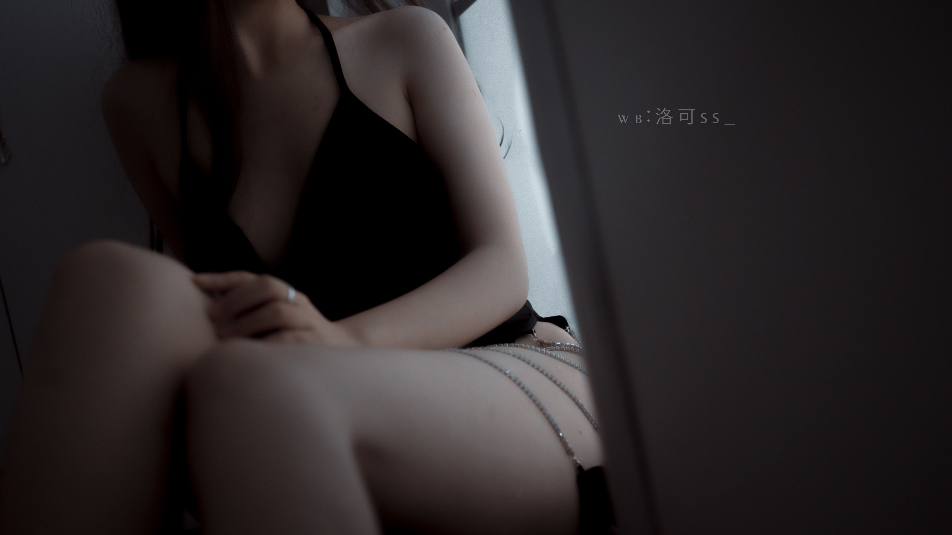 洛可ss - 光效黑吊带