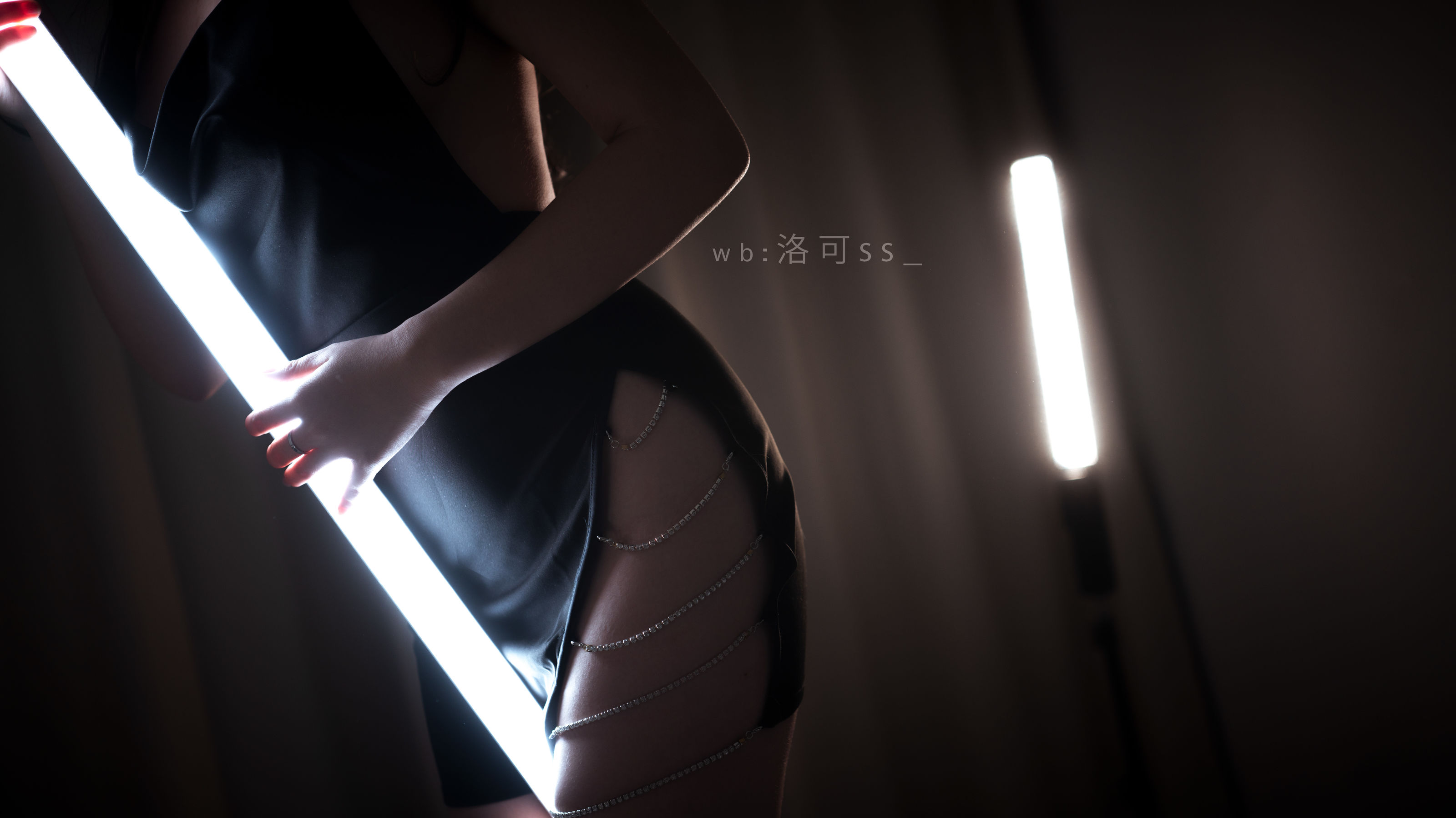 洛可ss - 光效黑吊带