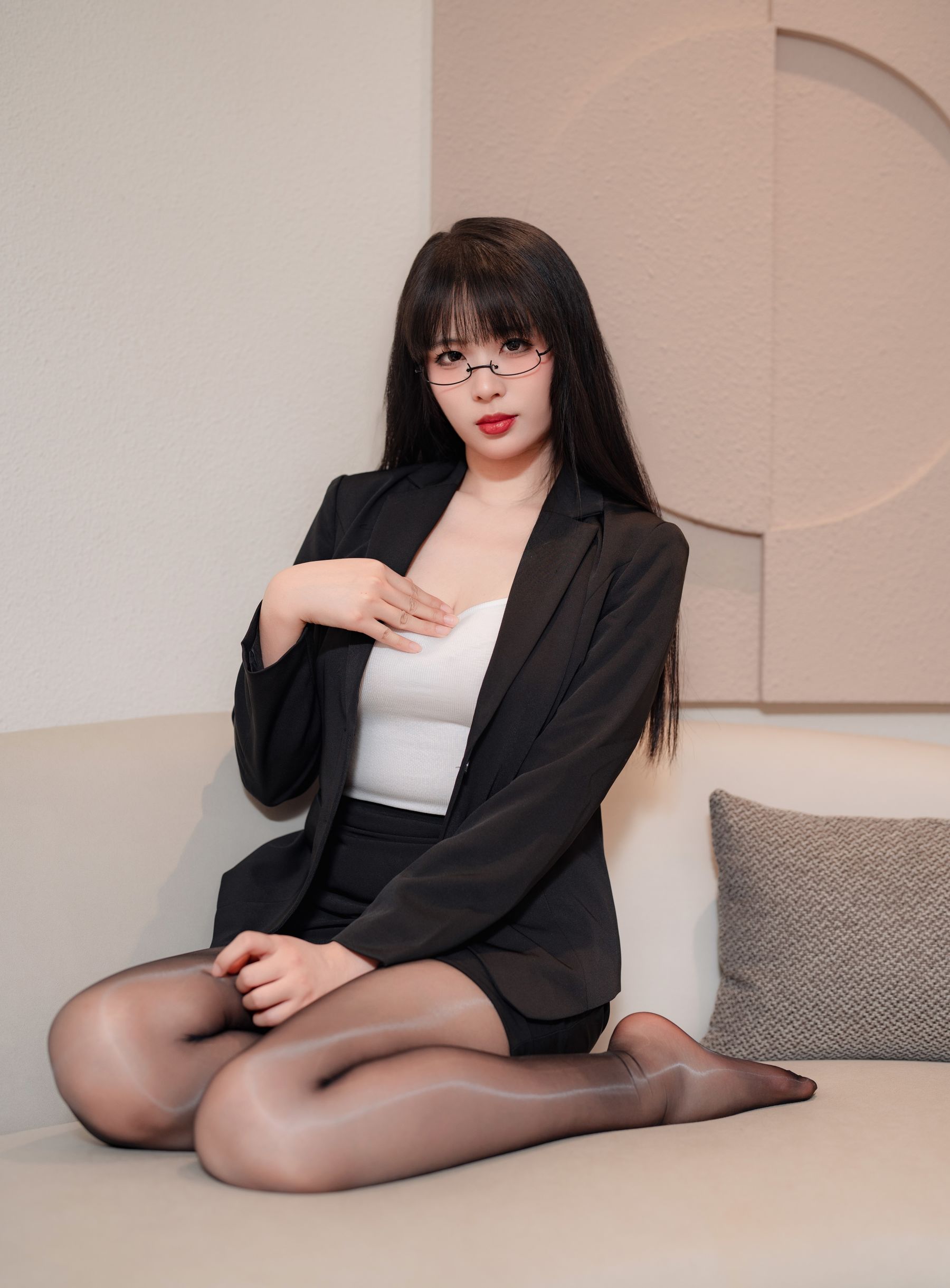 轩萧学姐 - 下班后的OL