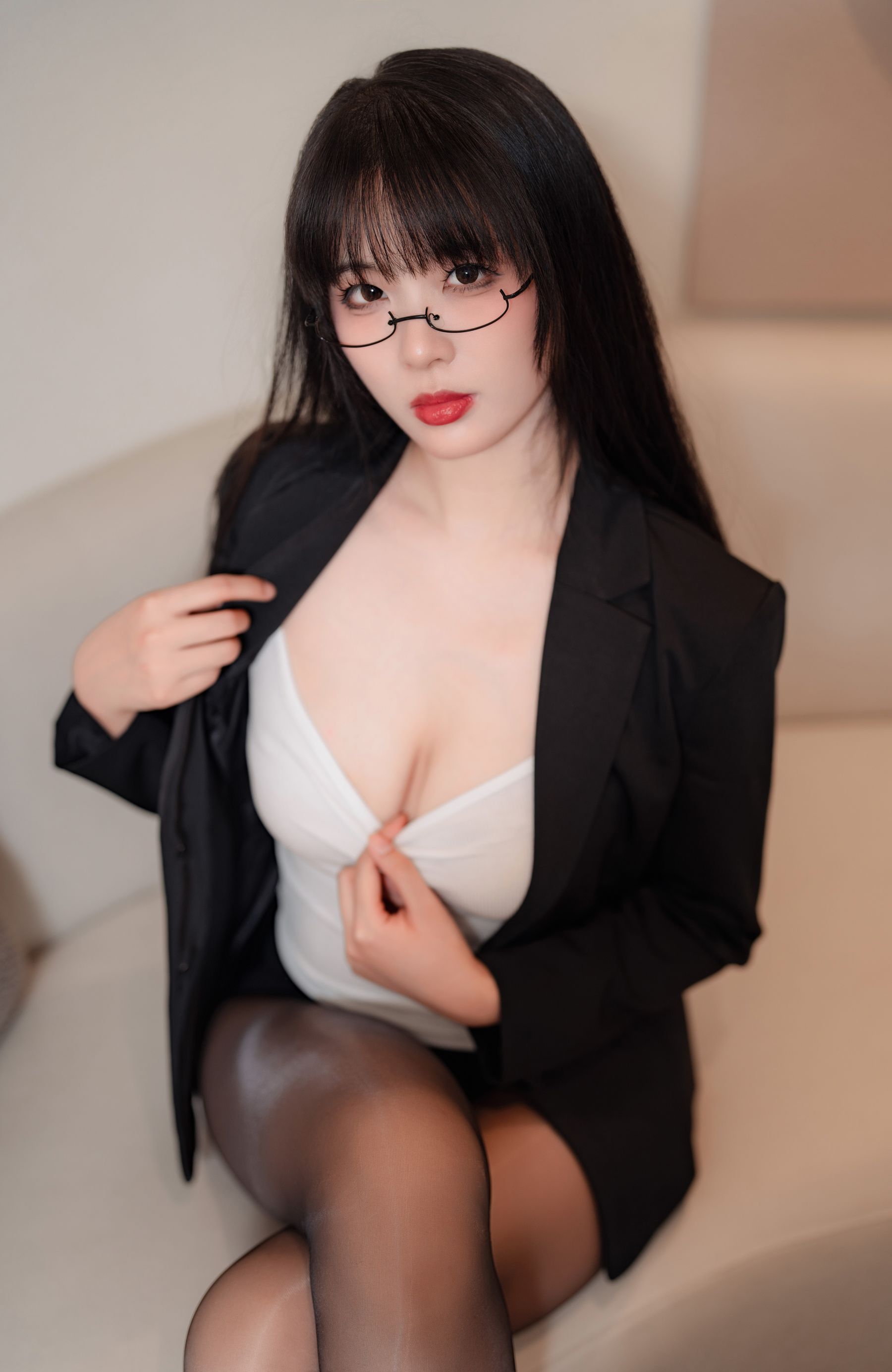 轩萧学姐 - 下班后的OL