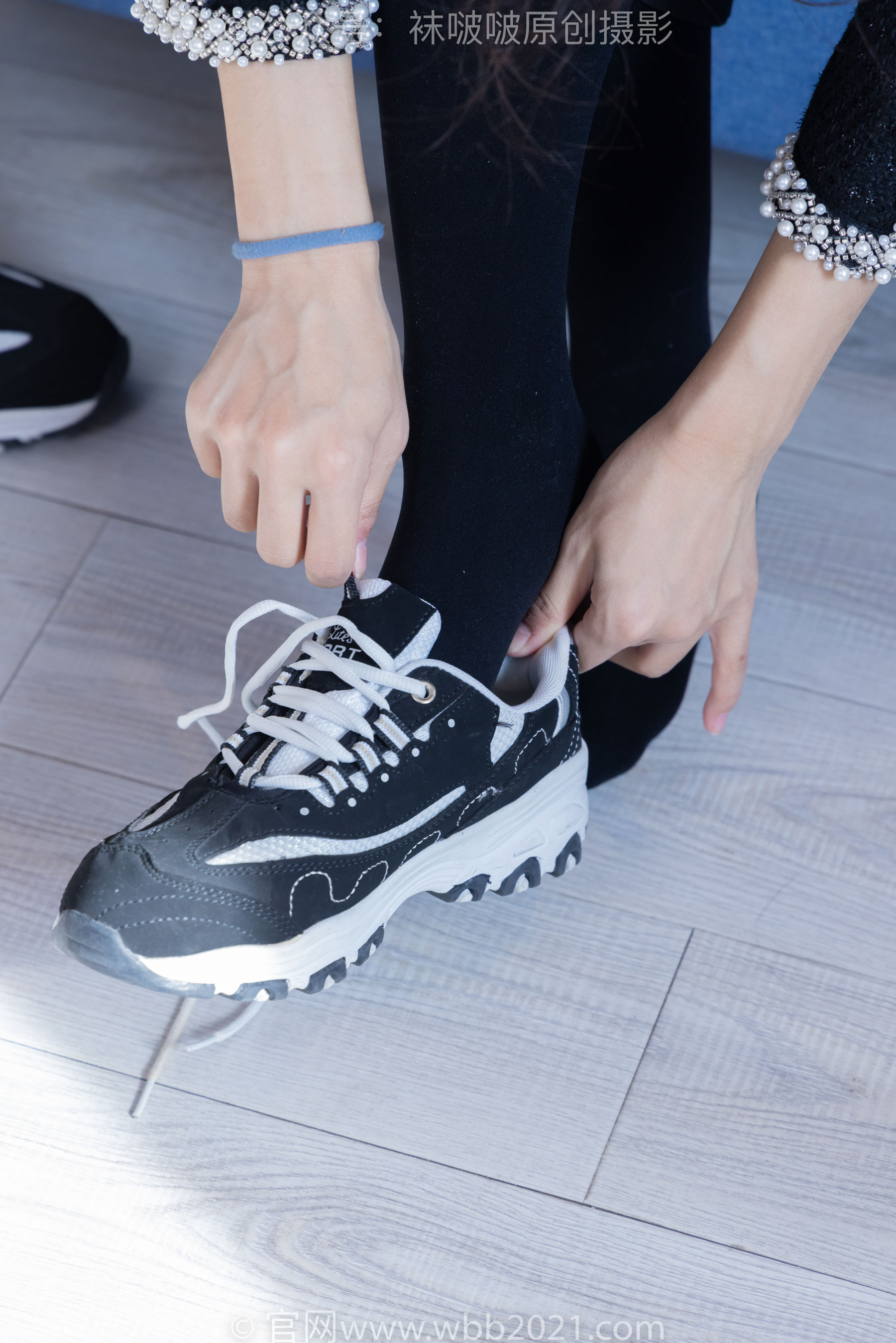 BoBoSocks袜啵啵 No.378 奶油 -短靴、运动鞋、厚黑丝、厚灰丝