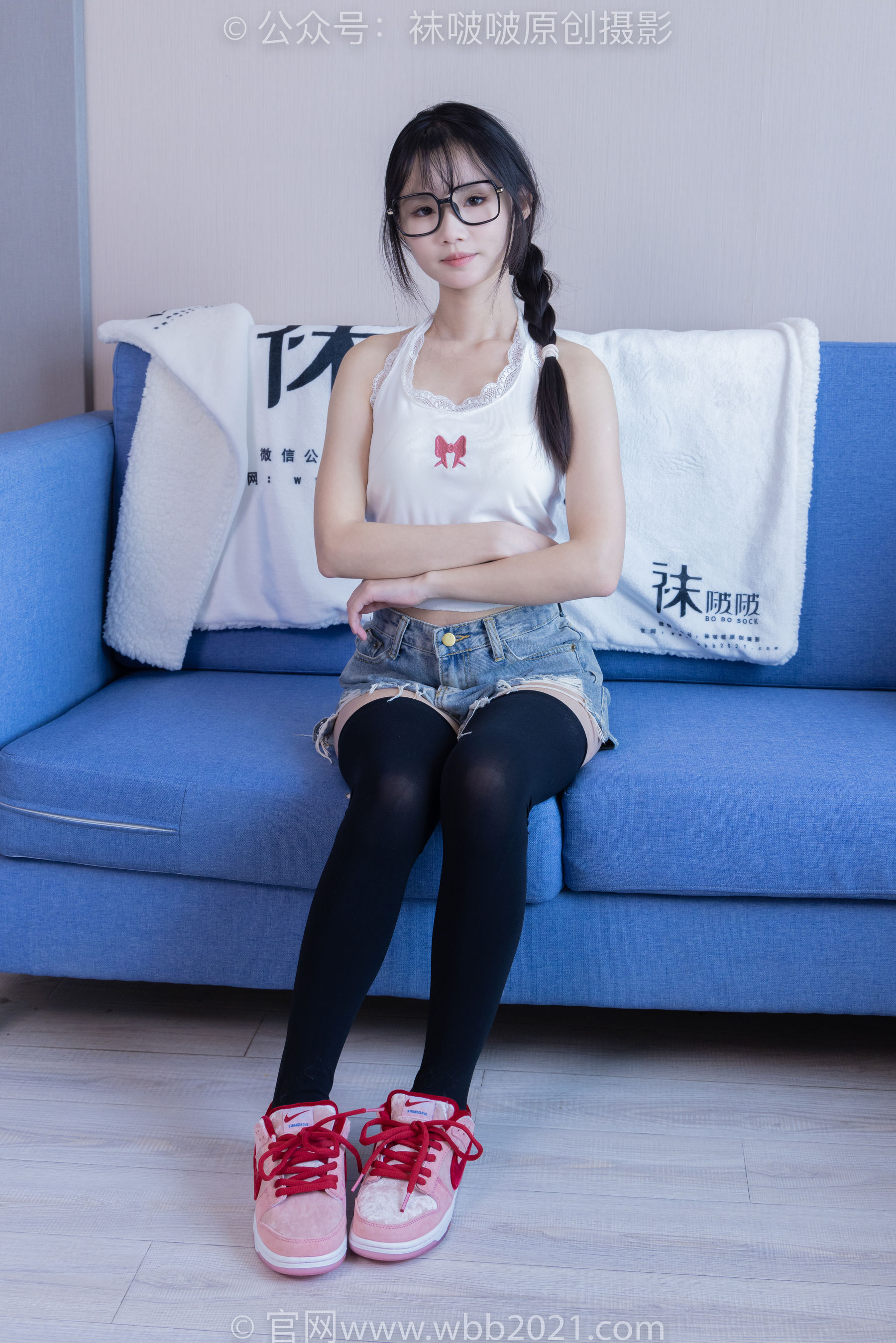 BoBoSocks袜啵啵 No.390 甜甜圈 -板鞋、厚黑丝大腿袜、厚白丝大腿袜