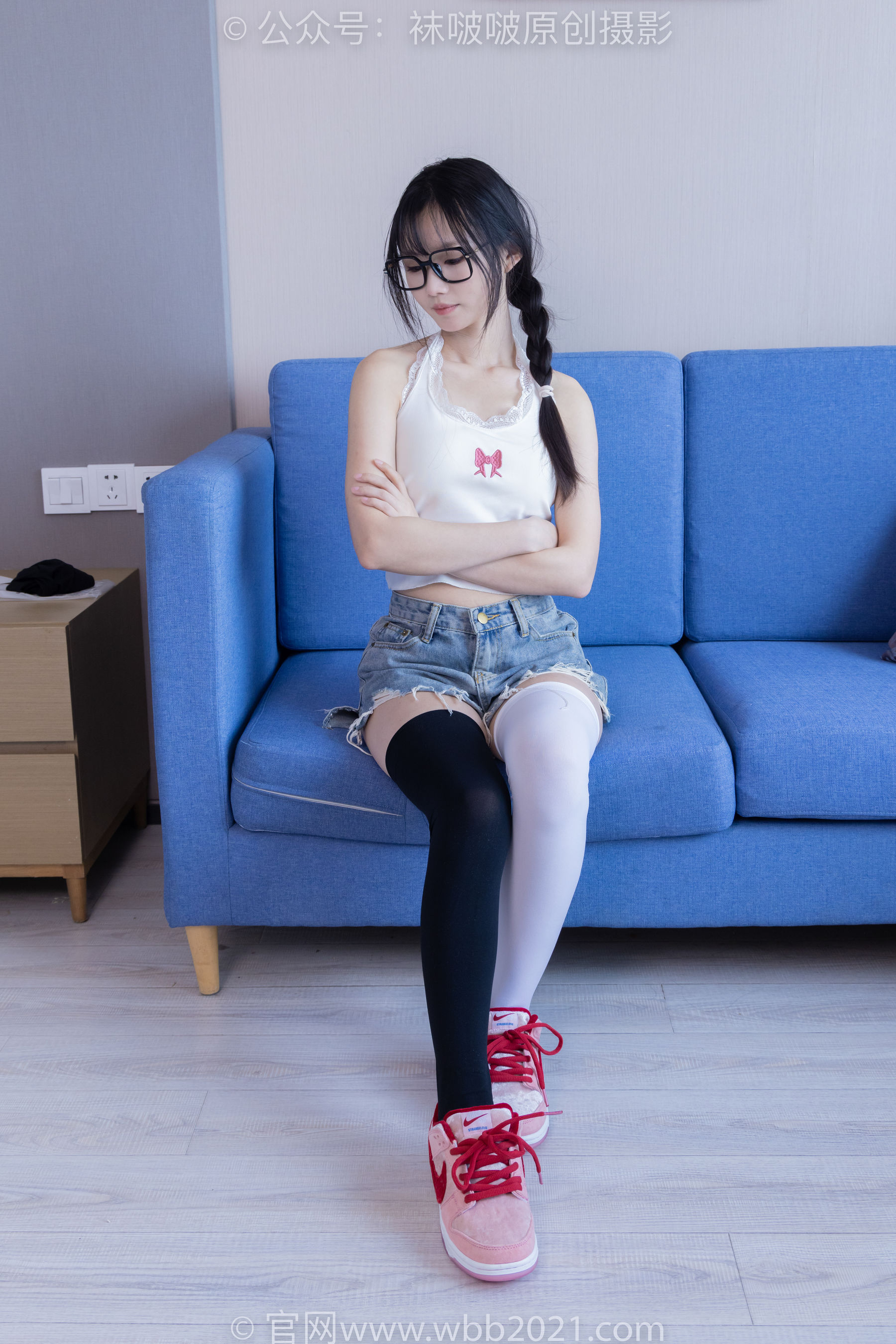 BoBoSocks袜啵啵 No.390 甜甜圈 -板鞋、厚黑丝大腿袜、厚白丝大腿袜