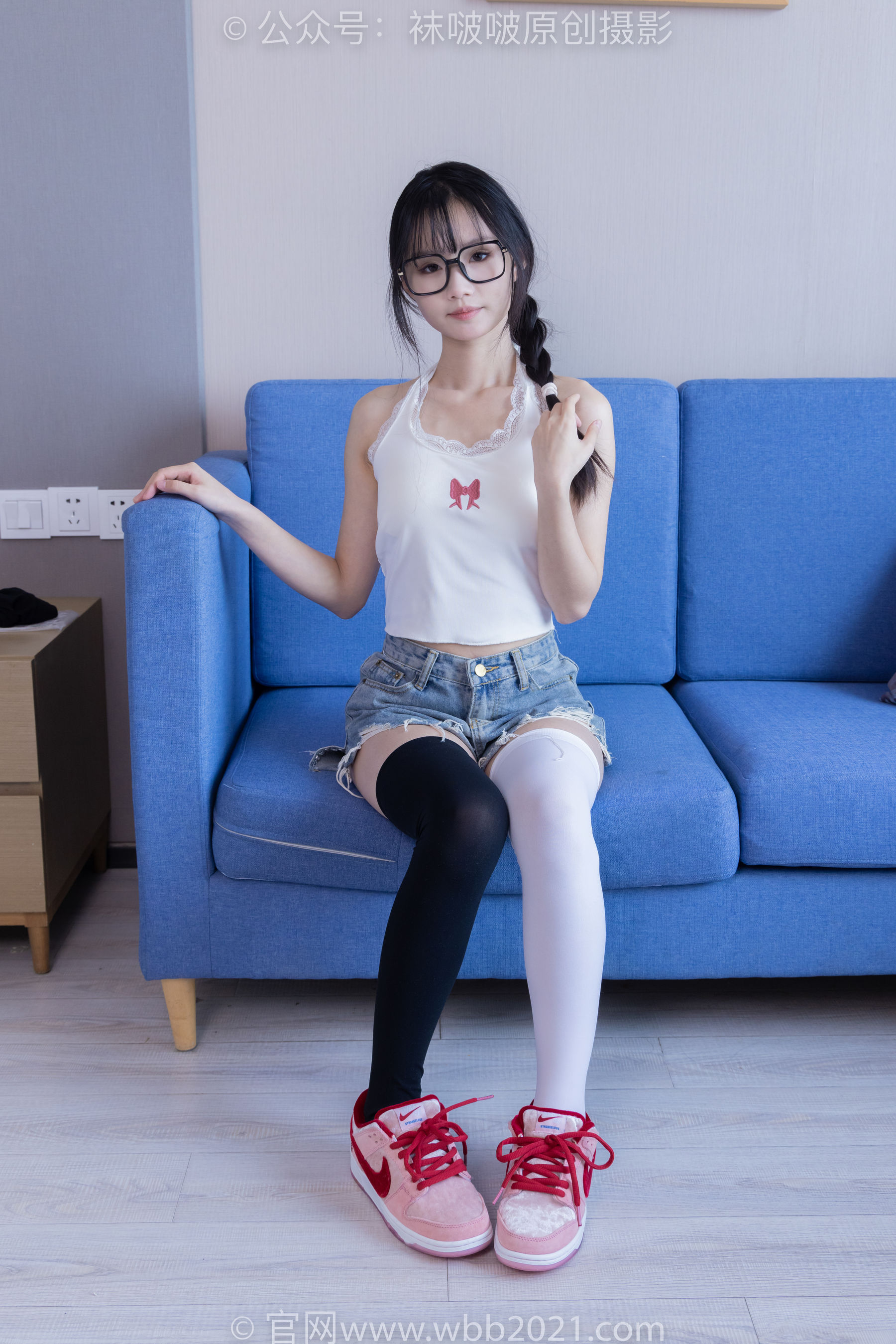 BoBoSocks袜啵啵 No.390 甜甜圈 -板鞋、厚黑丝大腿袜、厚白丝大腿袜