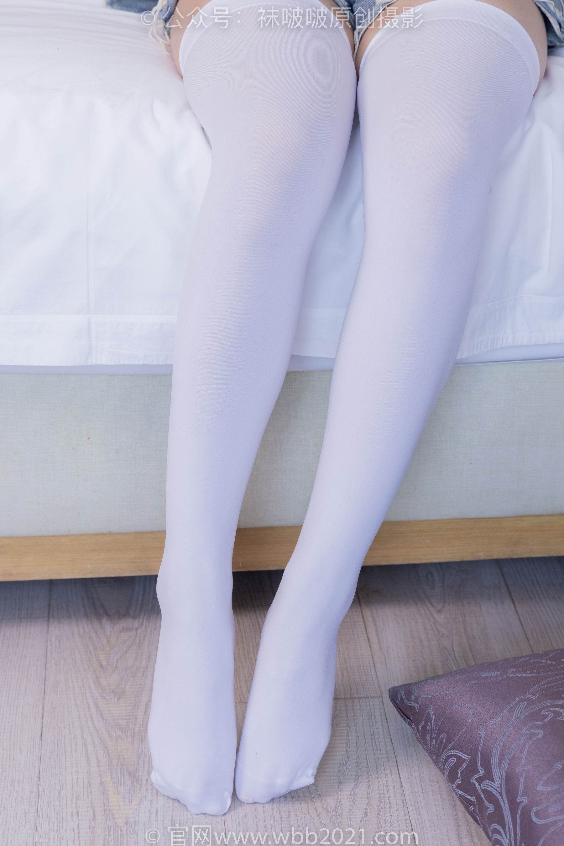 BoBoSocks袜啵啵 No.390 甜甜圈 -板鞋、厚黑丝大腿袜、厚白丝大腿袜