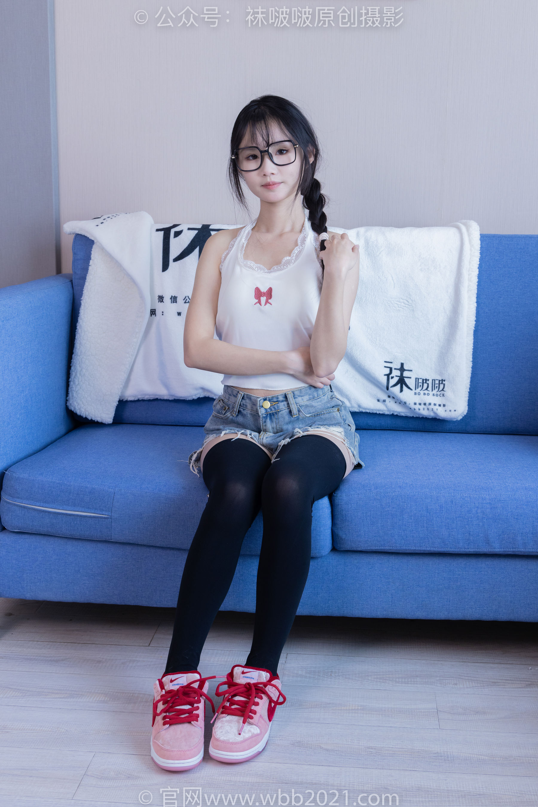 BoBoSocks袜啵啵 No.390 甜甜圈 -板鞋、厚黑丝大腿袜、厚白丝大腿袜