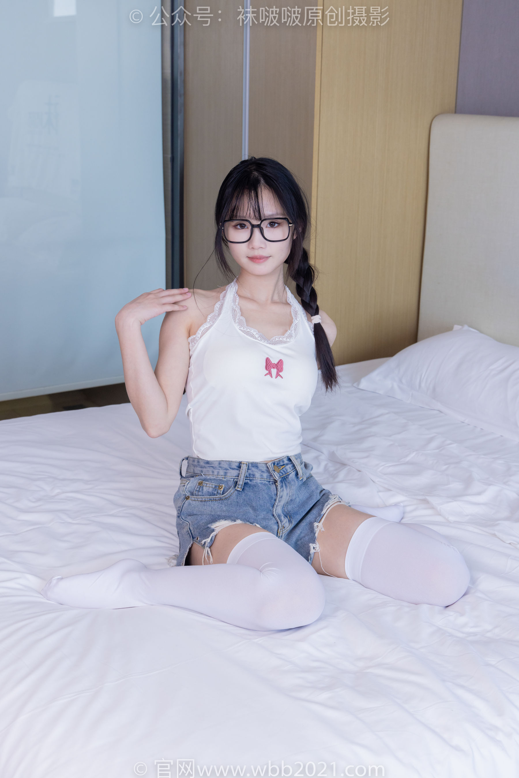 BoBoSocks袜啵啵 No.390 甜甜圈 -板鞋、厚黑丝大腿袜、厚白丝大腿袜