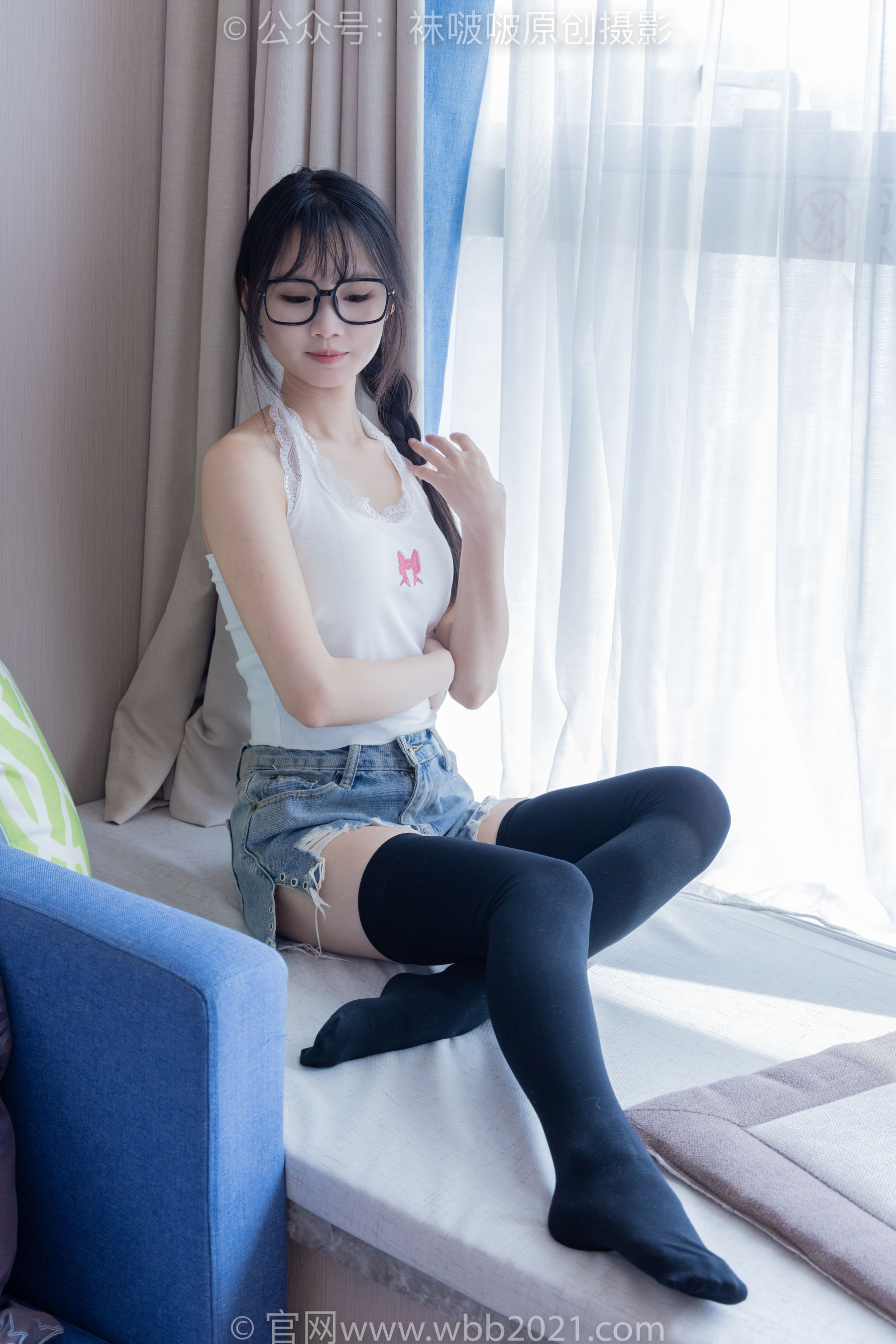 BoBoSocks袜啵啵 No.390 甜甜圈 -板鞋、厚黑丝大腿袜、厚白丝大腿袜