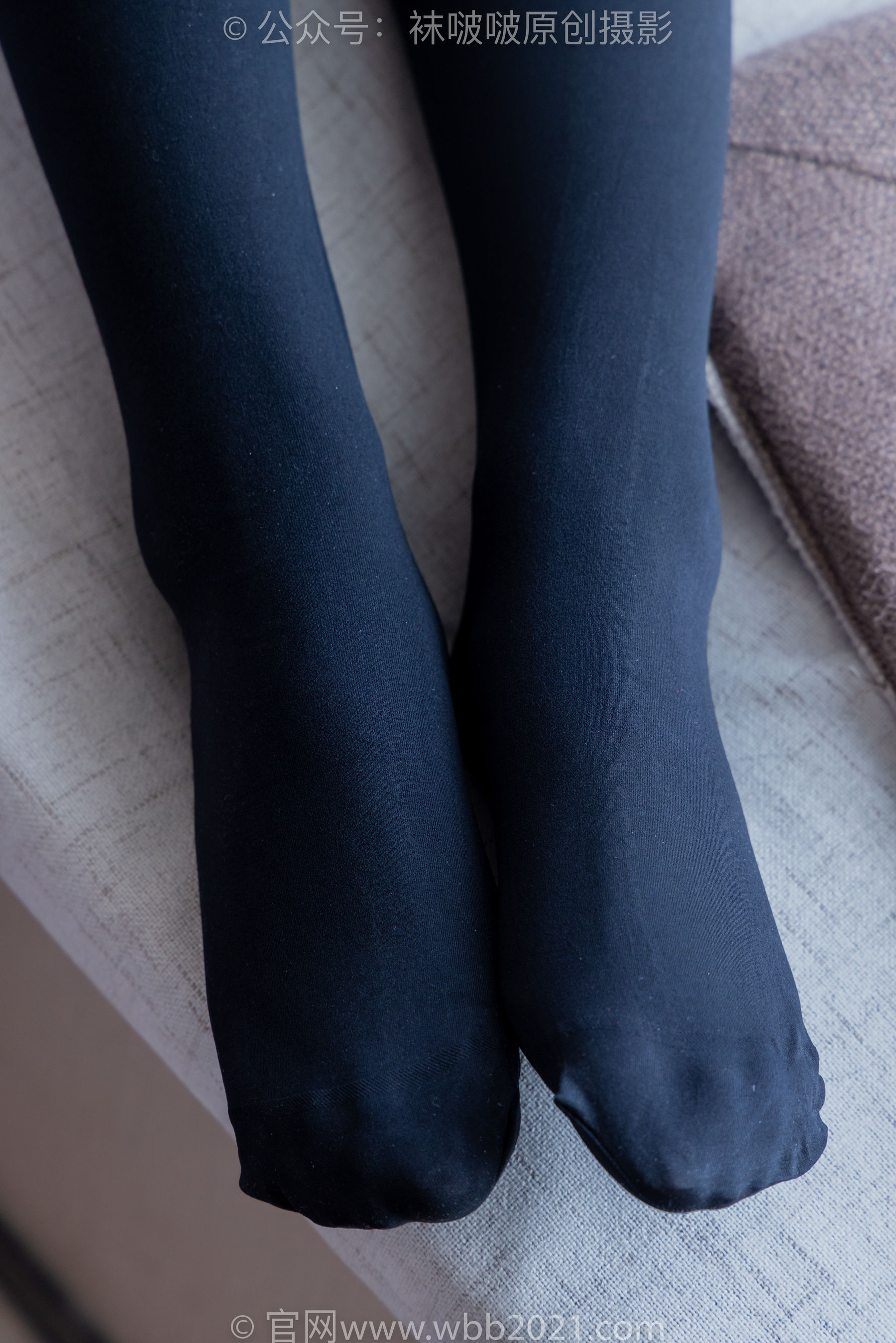 BoBoSocks袜啵啵 No.390 甜甜圈 -板鞋、厚黑丝大腿袜、厚白丝大腿袜