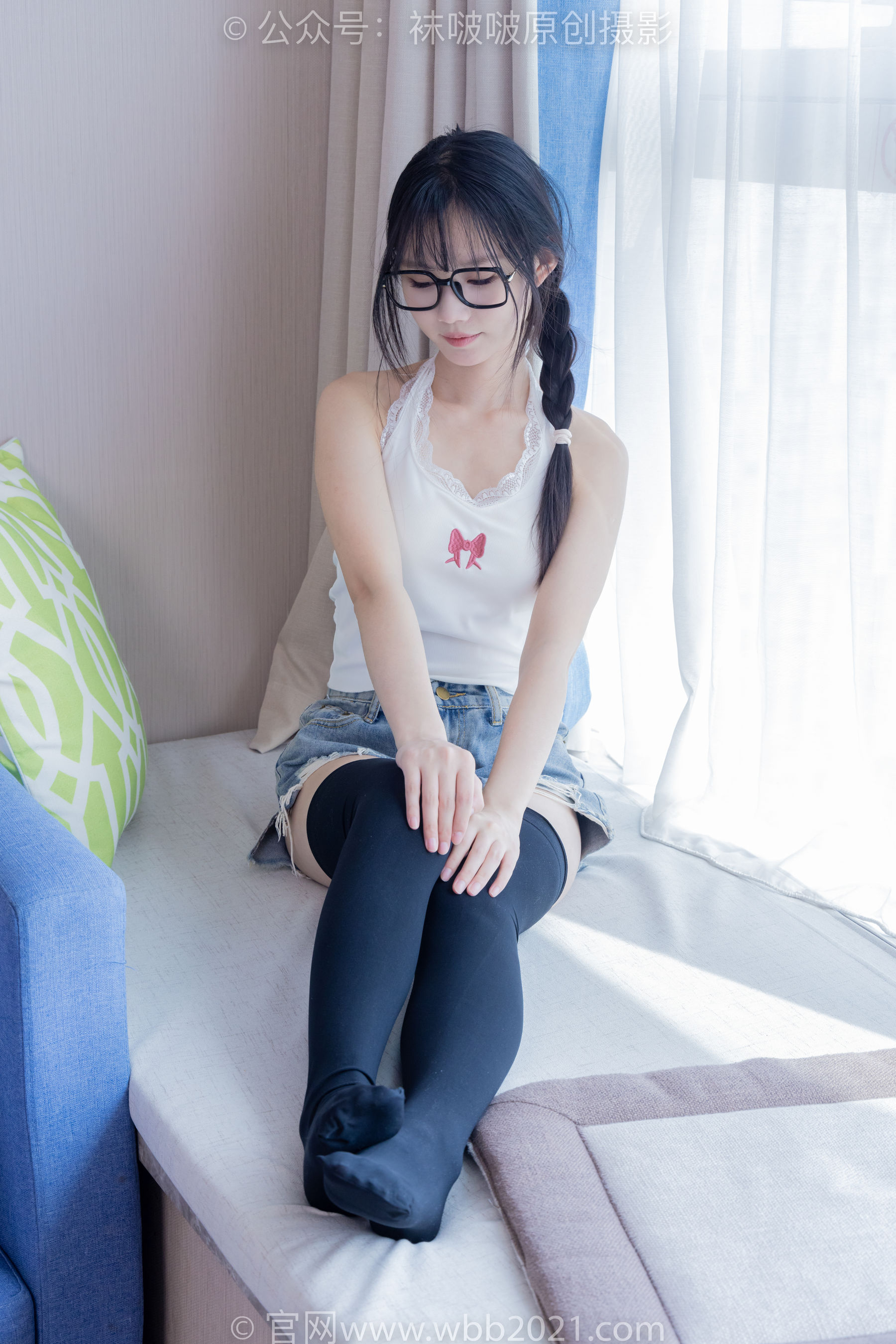 BoBoSocks袜啵啵 No.390 甜甜圈 -板鞋、厚黑丝大腿袜、厚白丝大腿袜