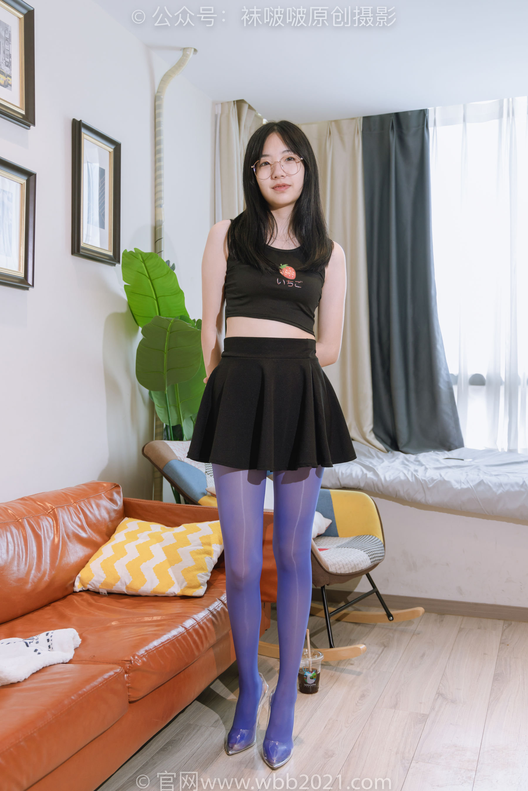 BoBoSocks袜啵啵 No.396 小甜豆 -两双高跟鞋、油亮黑丝、油亮蓝丝