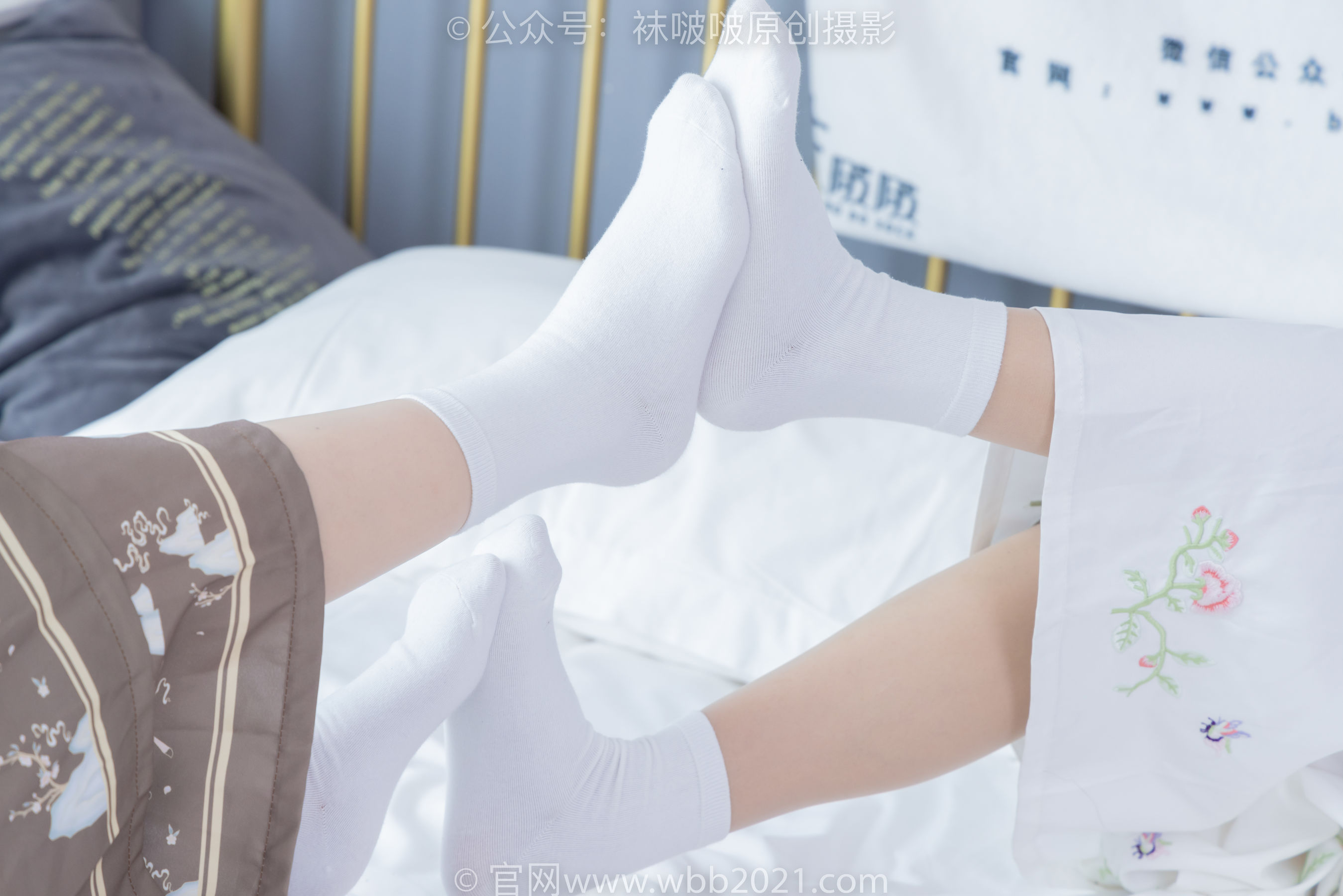 BoBoSocks袜啵啵 No.400 奶油&甜甜圈 -两双高跟鞋、白棉袜、肉丝