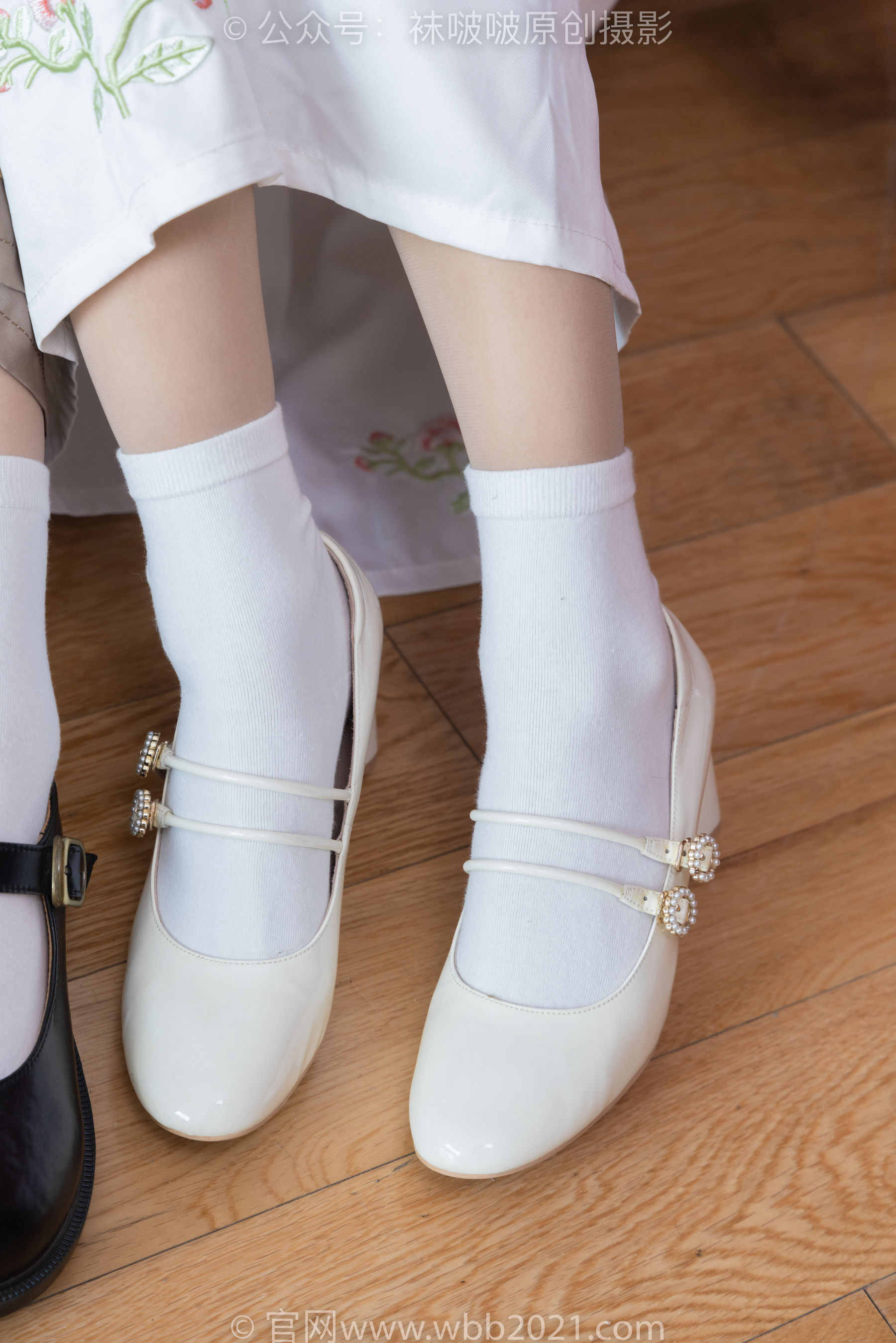 BoBoSocks袜啵啵 No.400 奶油&甜甜圈 -两双高跟鞋、白棉袜、肉丝