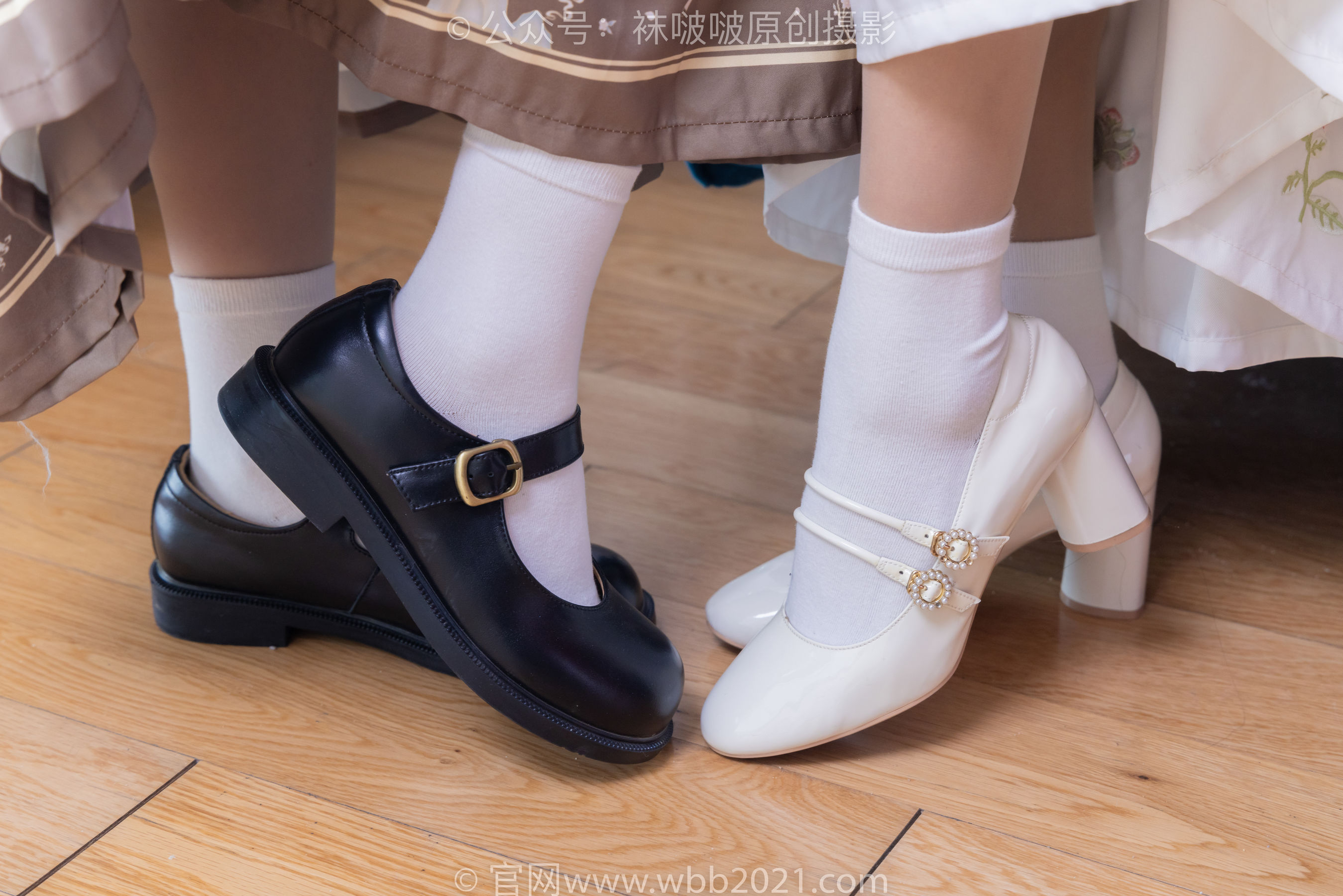 BoBoSocks袜啵啵 No.400 奶油&甜甜圈 -两双高跟鞋、白棉袜、肉丝