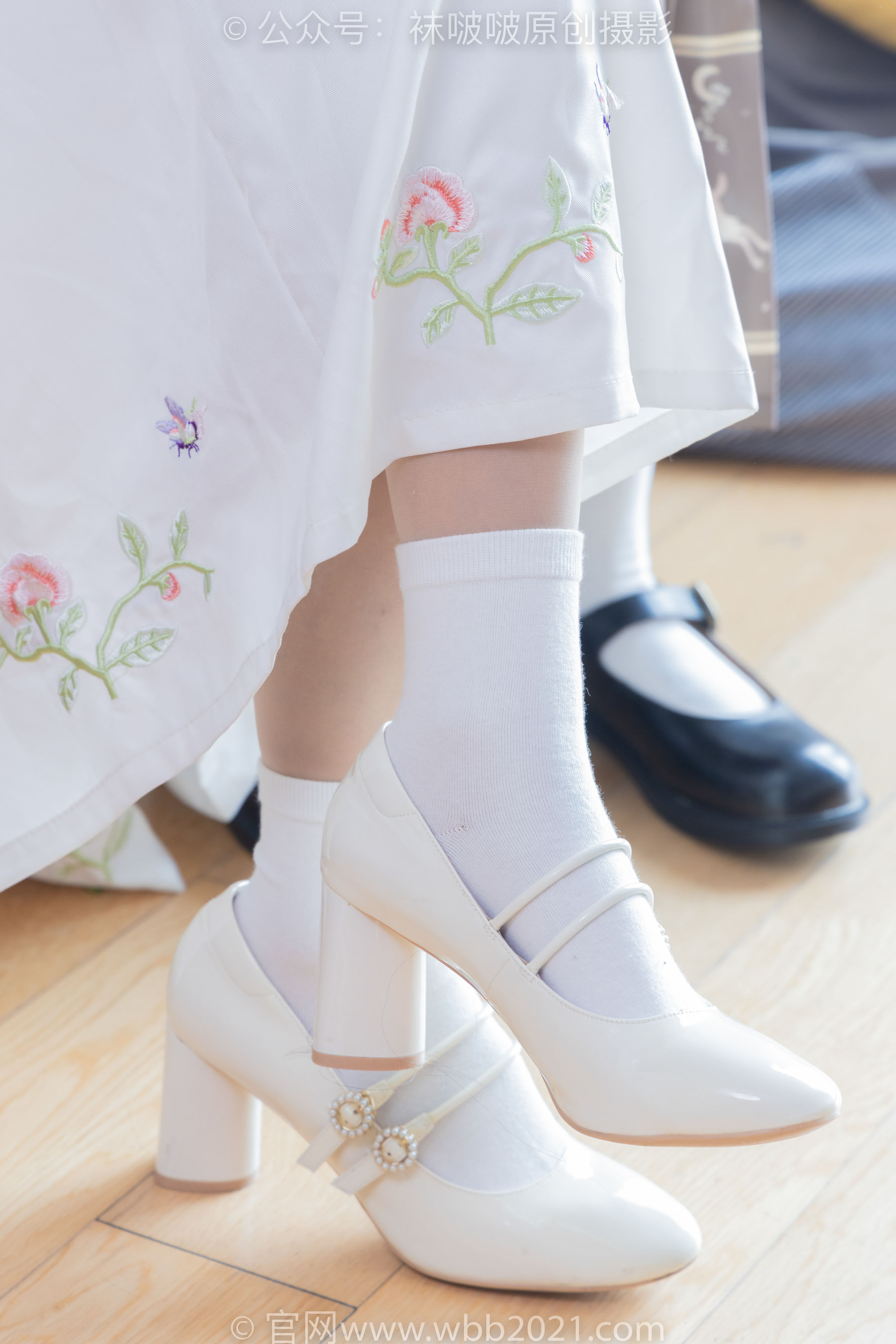 BoBoSocks袜啵啵 No.400 奶油&甜甜圈 -两双高跟鞋、白棉袜、肉丝