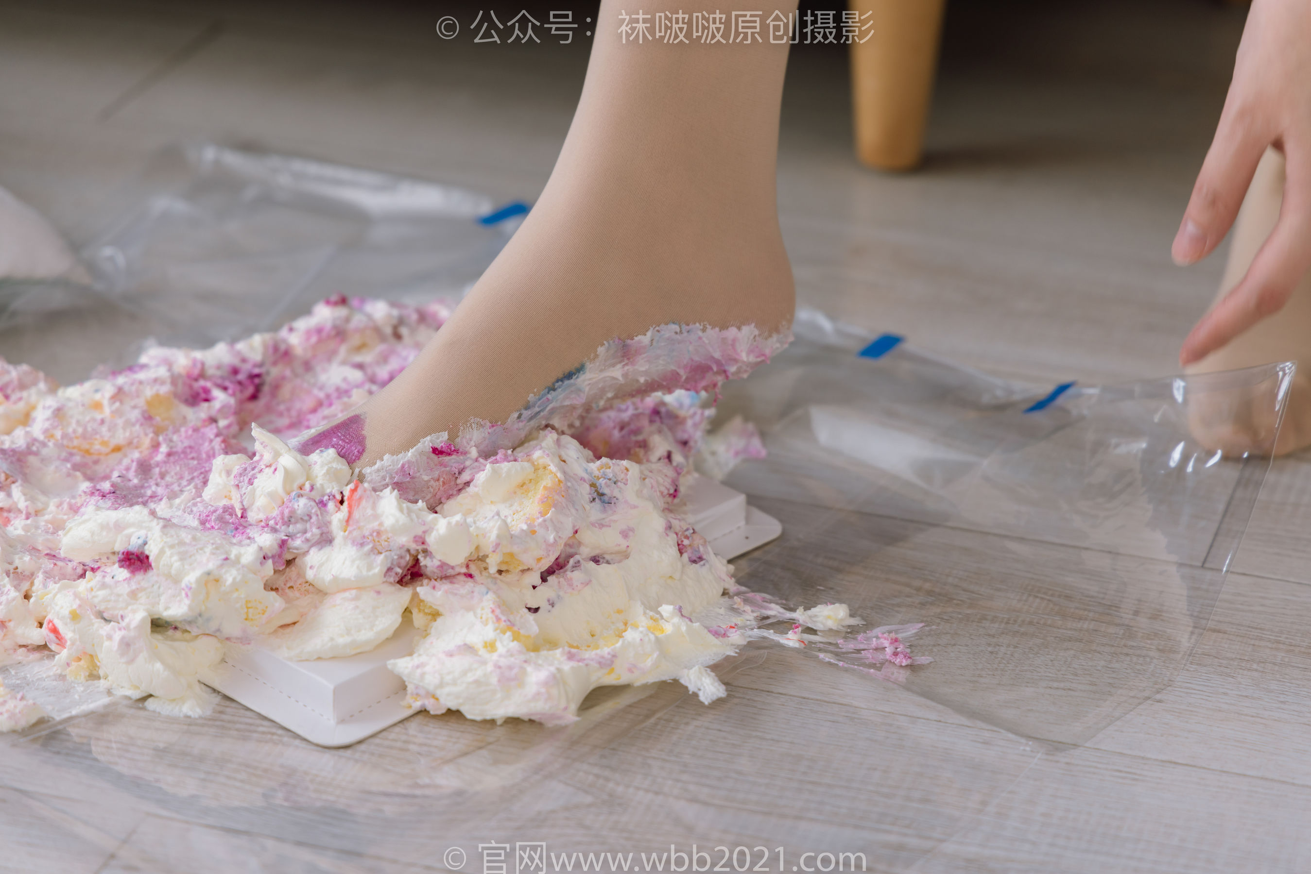 BoBoSocks袜啵啵 No.408 小甜豆 -高跟鞋、厚肉丝、丝袜和裸足踩奶油蛋糕和泡芙剧情
