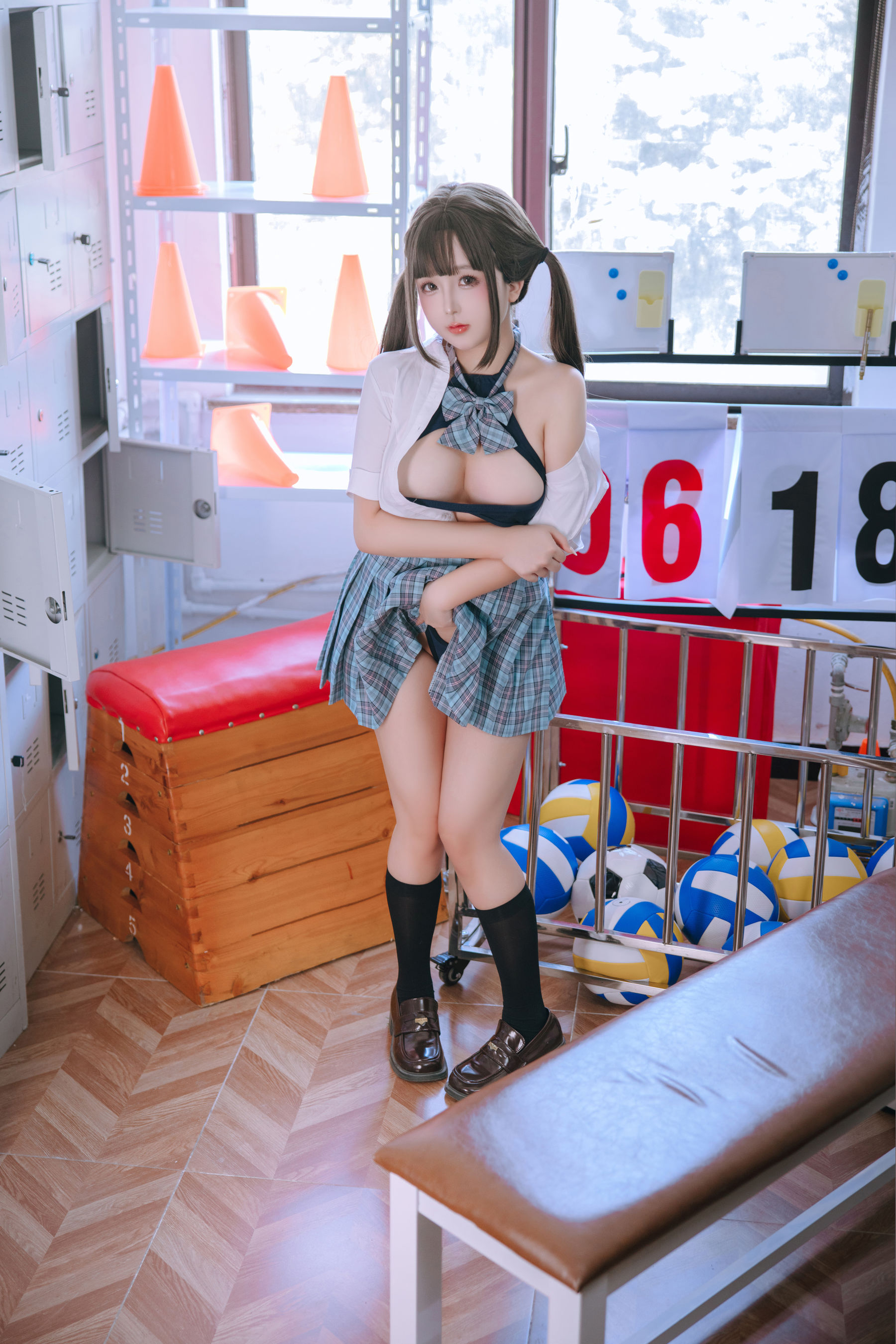 Cosplay日奈娇 - 更衣室