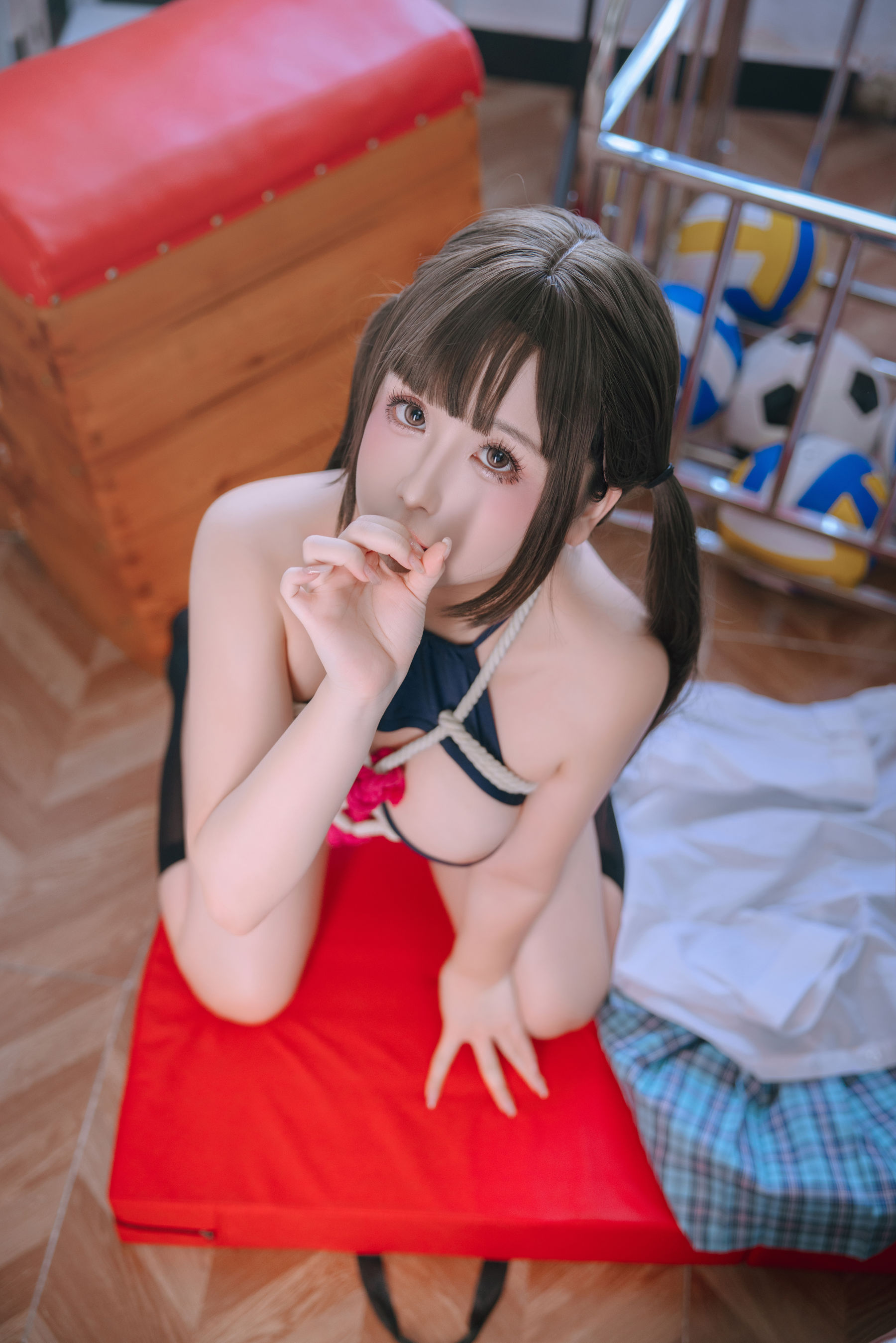 Cosplay日奈娇 - 更衣室